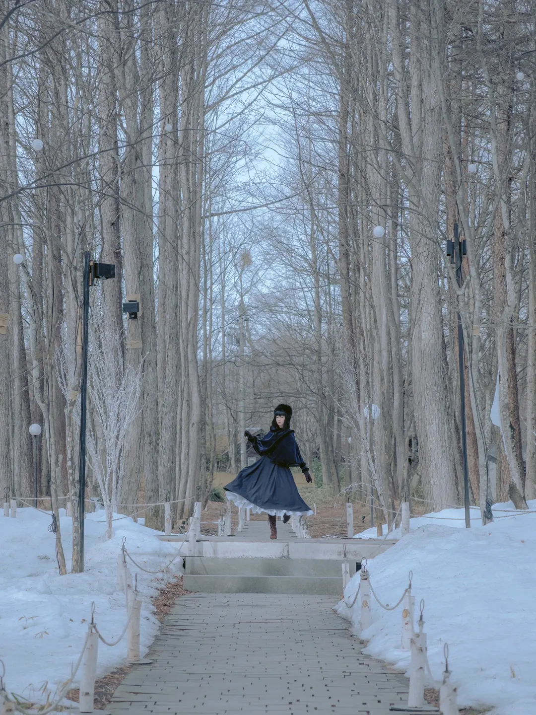 【久远寺有珠cos】雪夜树林里的静谧魔法使 - 第 1 张