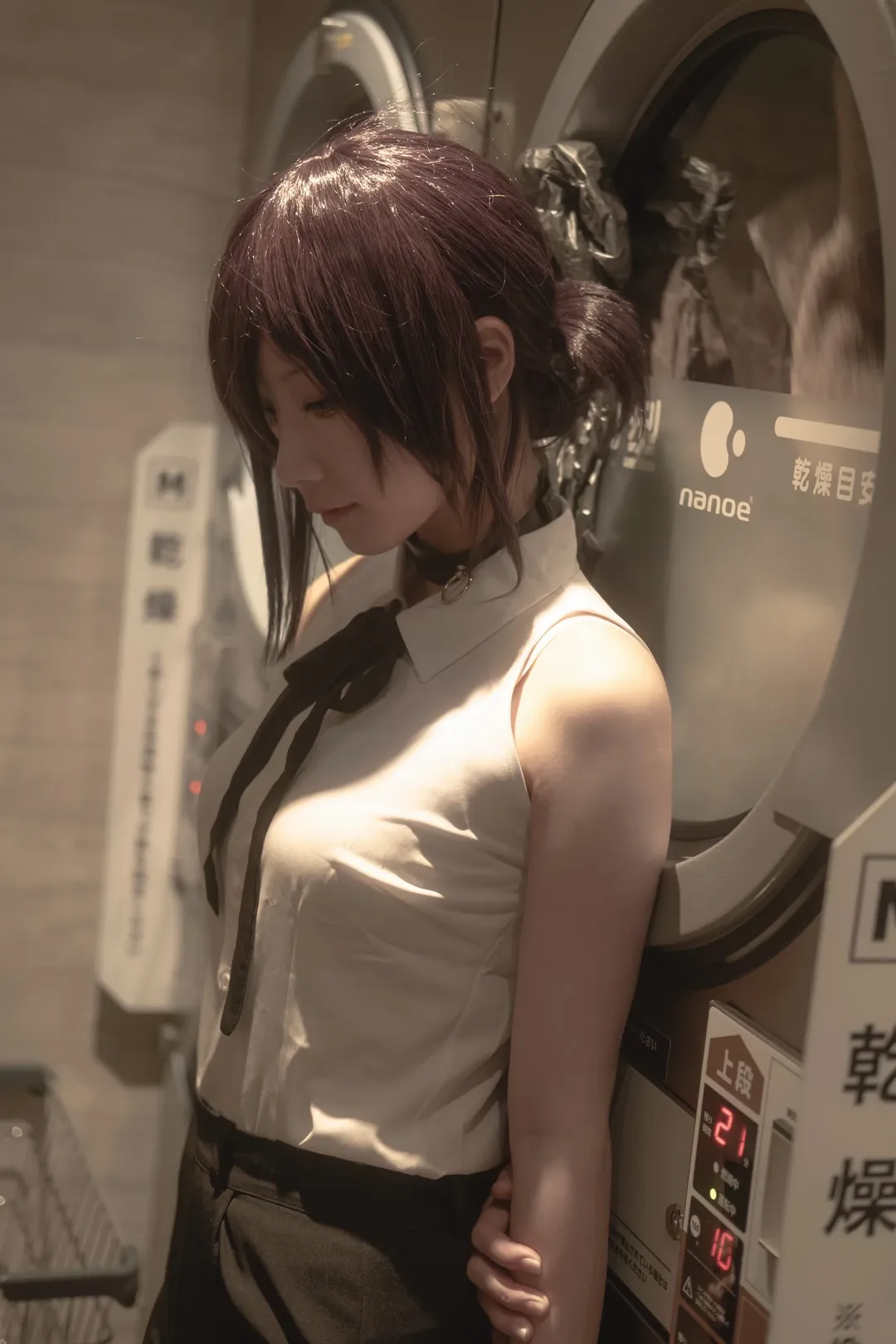 [Reze Cosplay] Damp Longing: Frozen Moments in the Rainy Night and Street Corners - Image 1