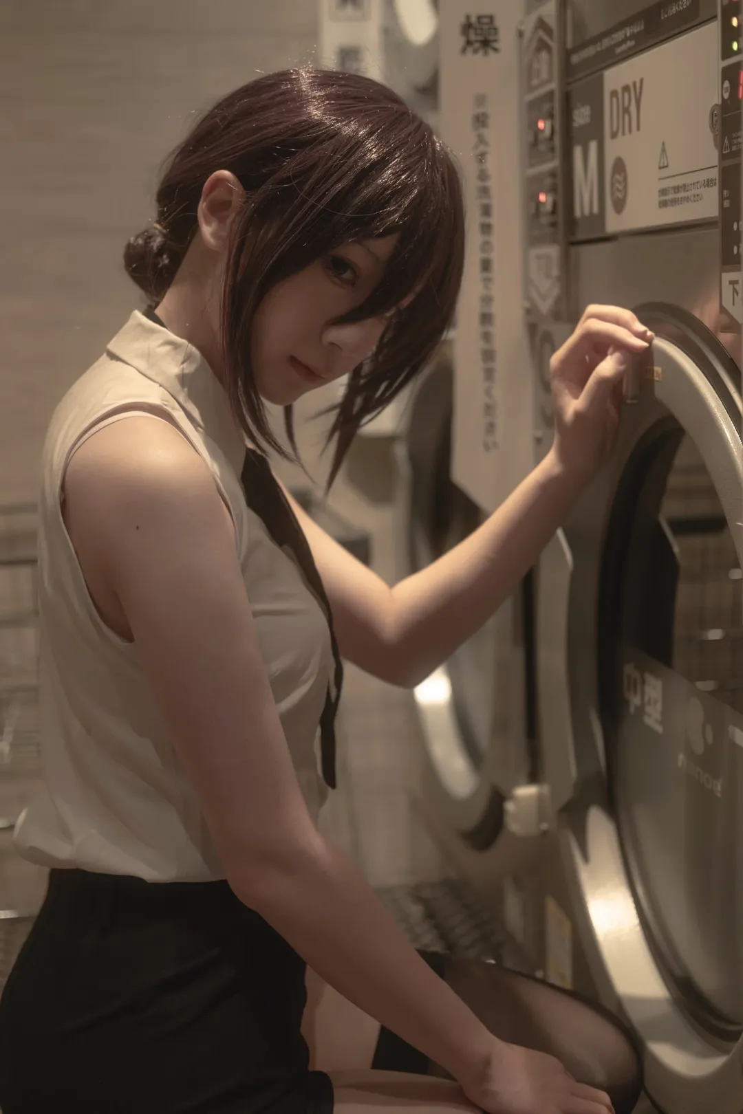 [Reze Cosplay] Damp Longing: Frozen Moments in the Rainy Night and Street Corners - Image 2
