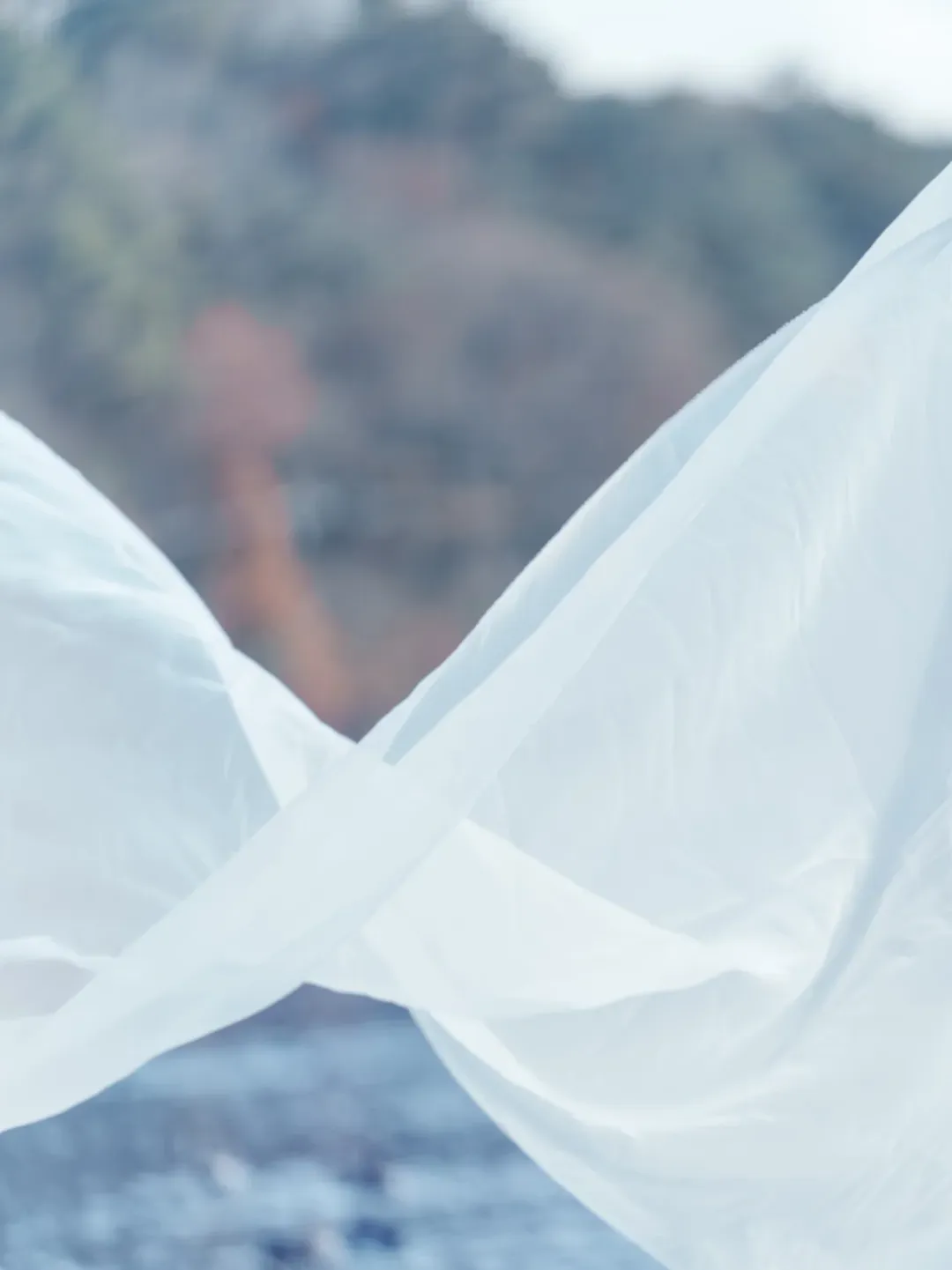 【Tomoe Gozen Cosplay】White Veils and Lake Light: Serene Moments in Fate/Grand Order Outdoor Photography - Image 2