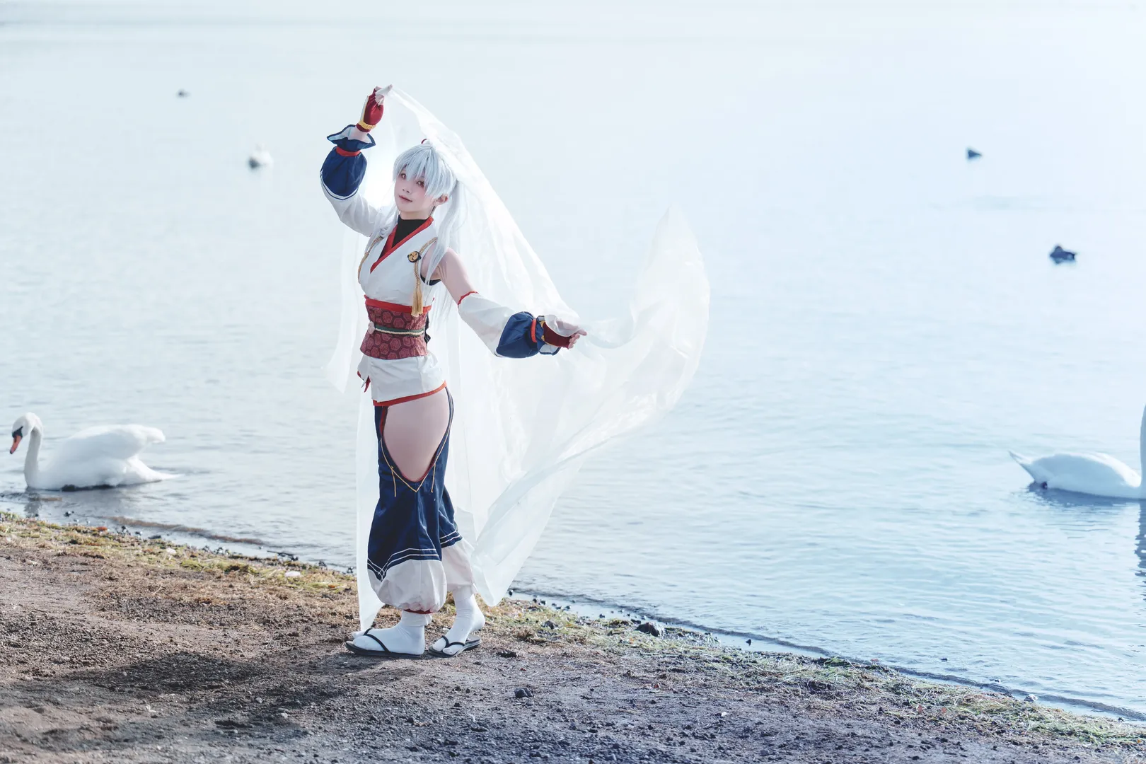 【Tomoe Gozen Cosplay】White Veils and Lake Light: Serene Moments in Fate/Grand Order Outdoor Photography - Image 6