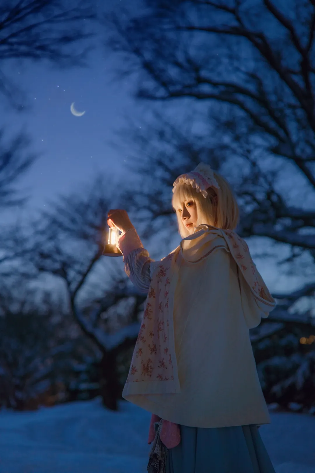 [Alice Margatroid cosplay] Holding a Vintage Lantern in the Snowy Night and the Unfading Twilight - Image 15