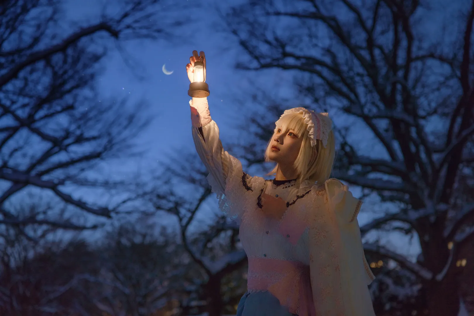 [Alice Margatroid cosplay] Holding a Vintage Lantern in the Snowy Night and the Unfading Twilight - Image 16