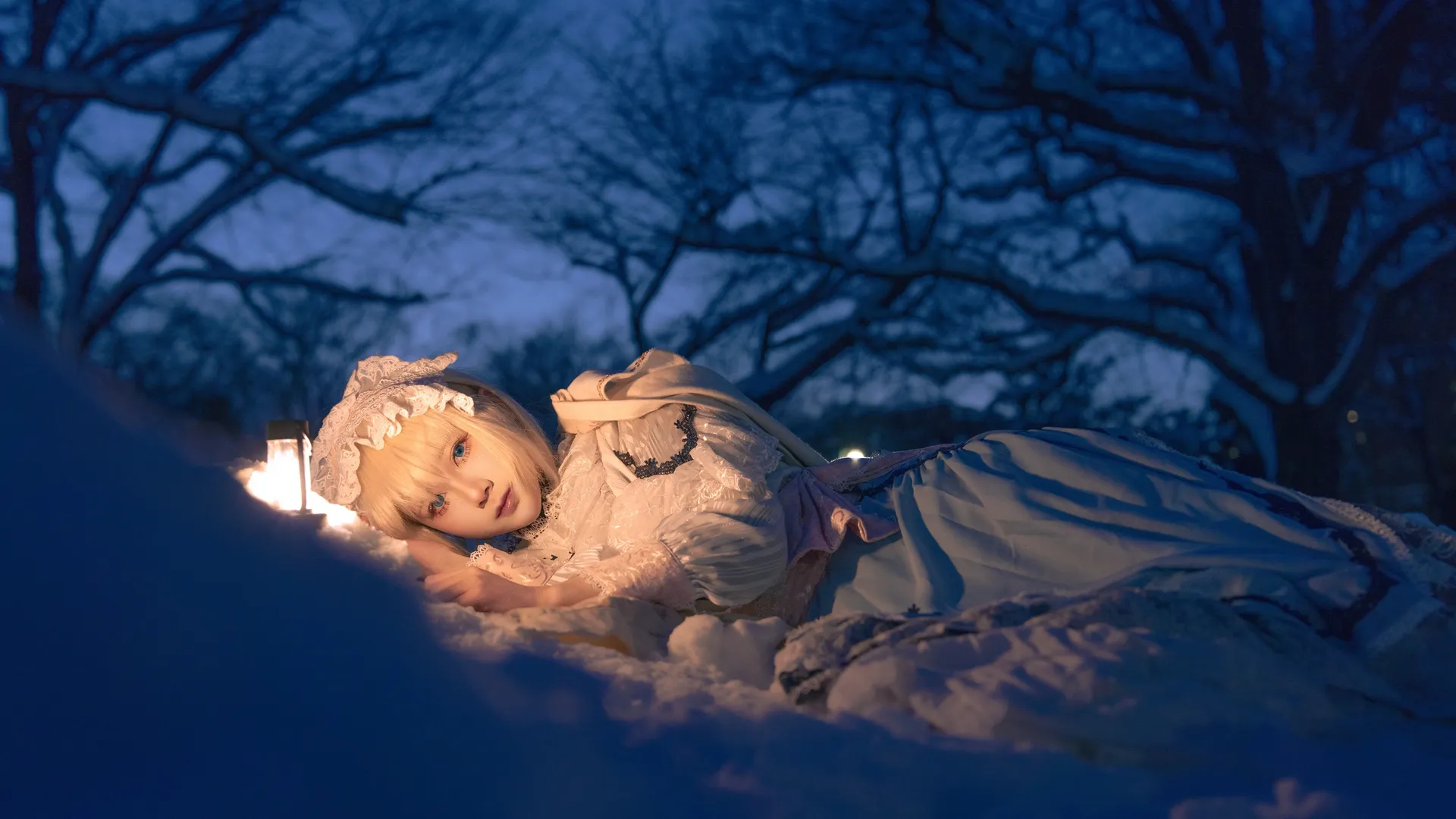 [Alice Margatroid cosplay] Holding a Vintage Lantern in the Snowy Night and the Unfading Twilight - Image 17