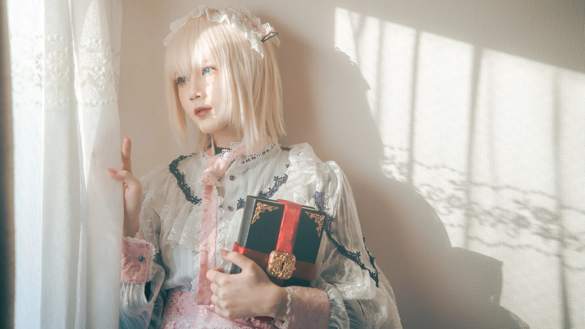 [Alice Margatroid cosplay] Holding a Vintage Lantern in the Snowy Night and the Unfading Twilight - Image 2