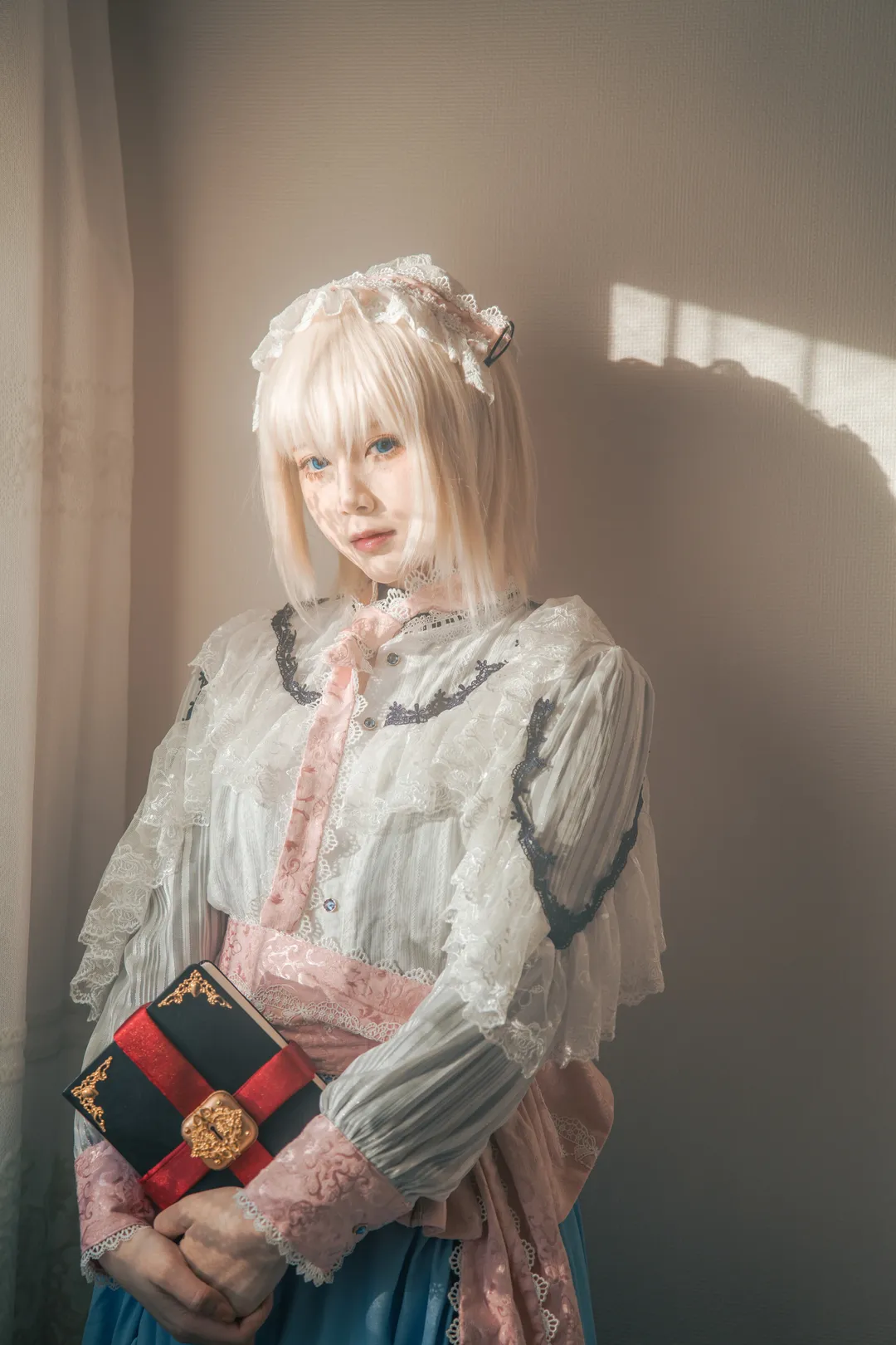 [Alice Margatroid cosplay] Holding a Vintage Lantern in the Snowy Night and the Unfading Twilight - Image 3