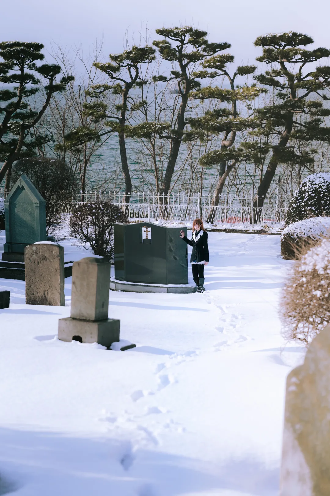 【オフェリア・ファムルソローネのコスプレ】雪夜の墓地に刻まれたFate/Grand Orderの一瞬 - 4 枚目