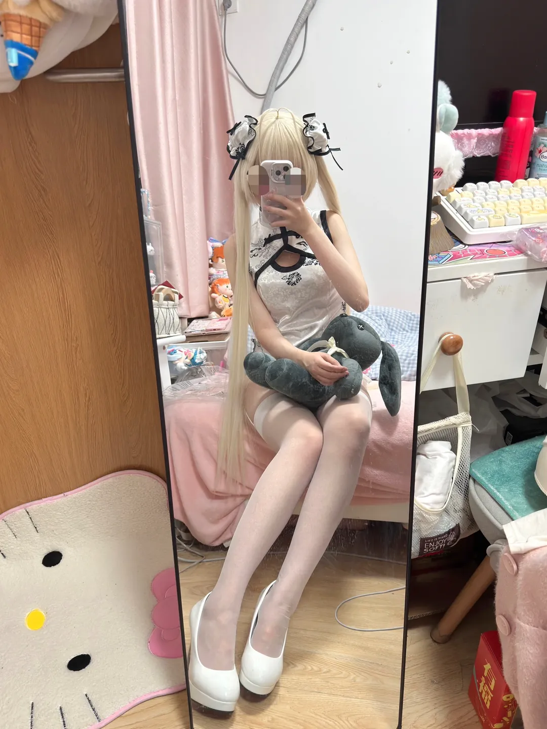 【春日野穹cos】试穿改良旗袍的居家对镜自拍 - 第 1 张