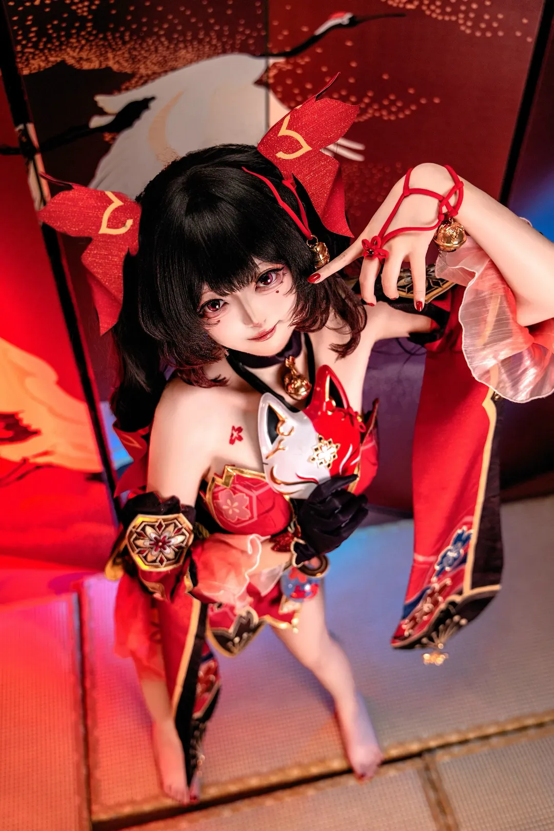 【花火cos】这身红黑金的和风装束，藏着欢愉的戏法