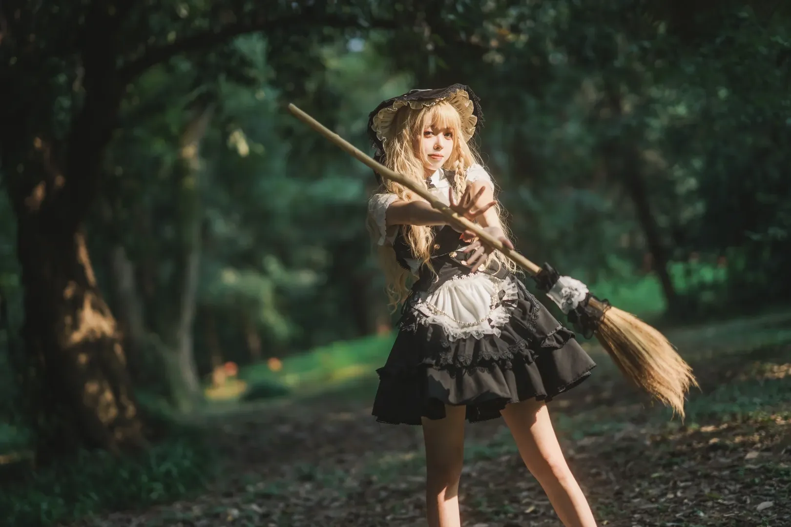 【雾雨魔理沙cos】穿梭林间的魔法使，展现东方project的经典魅力 - 第 3 张