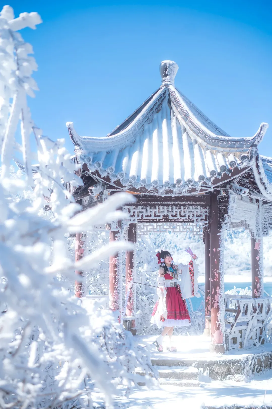 【博丽灵梦cos】雪山严寒中的红白巫女 - 第 1 张