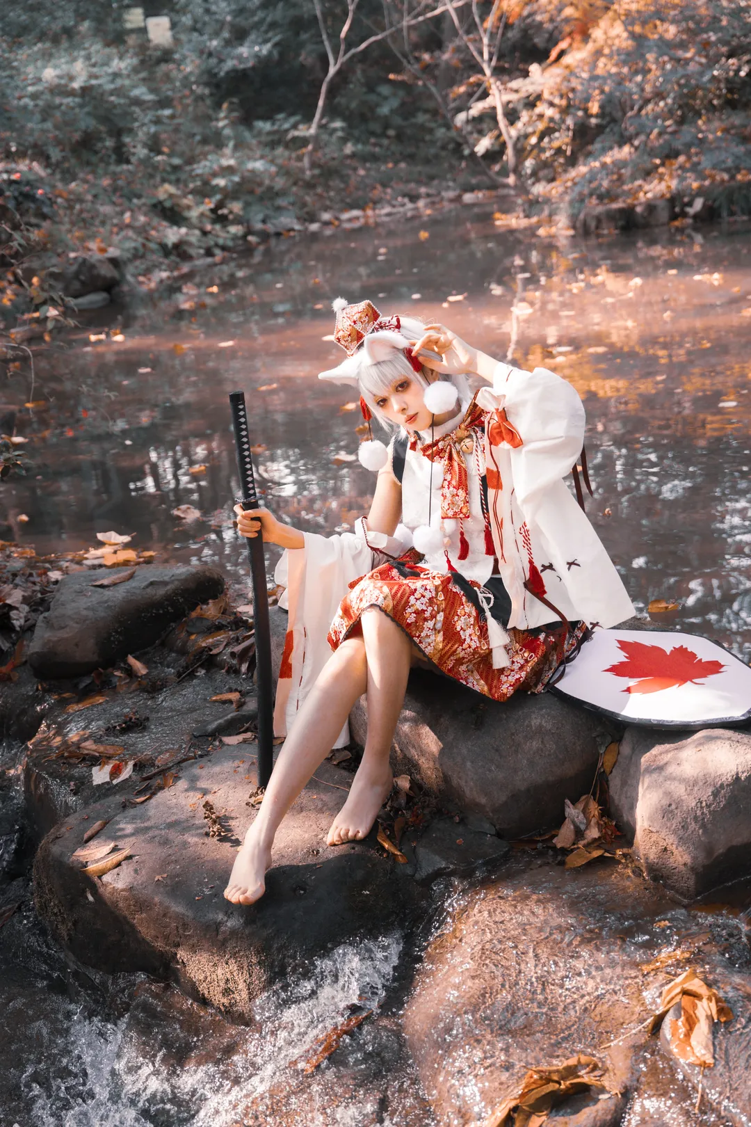 【犬走椛cos】妖怪之山巡逻摸鱼指南，秋日溪边的红白搭配 - 第 1 张