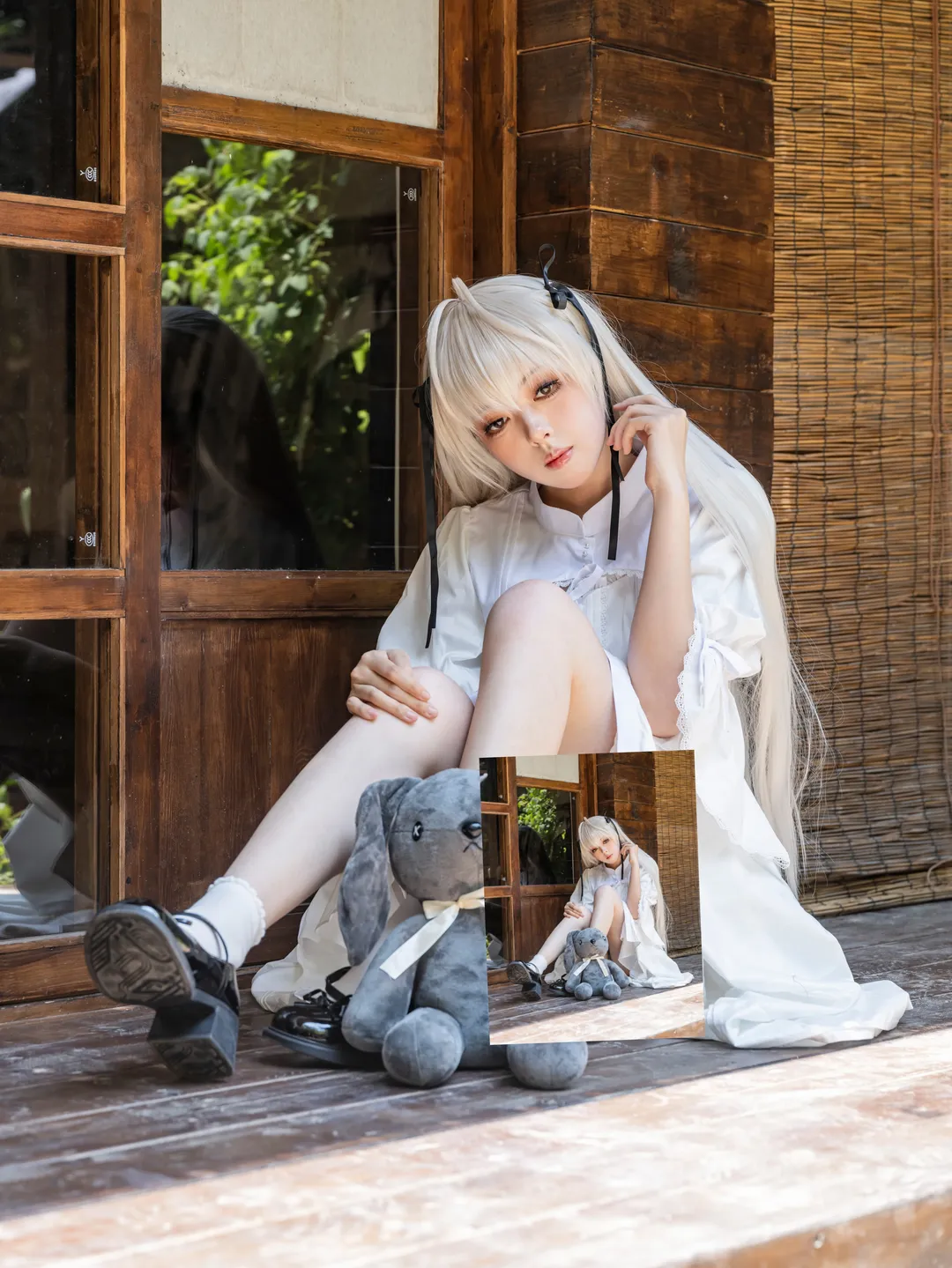 【春日野穹 コスプレ】『ヨスガノソラ』の白いワンピースと木製廊下のひととき