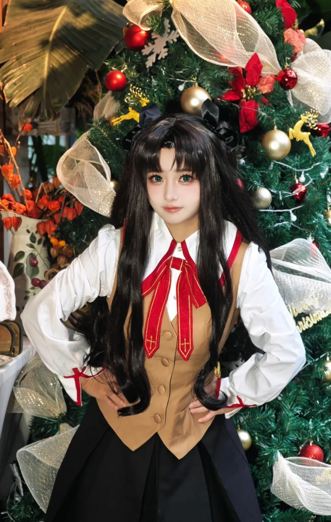 【远坂凛cos】圣诞树下的凛，红领带与卡其马甲更配