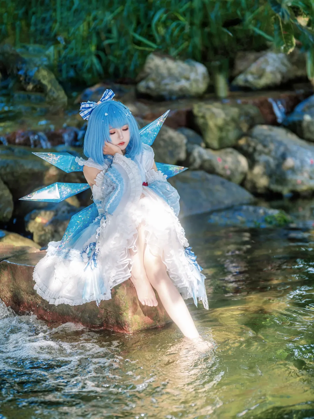 [Cirno cosplay] Touhou Project: The Ice Fairy, Summer Coolness by the Stream - Image 3