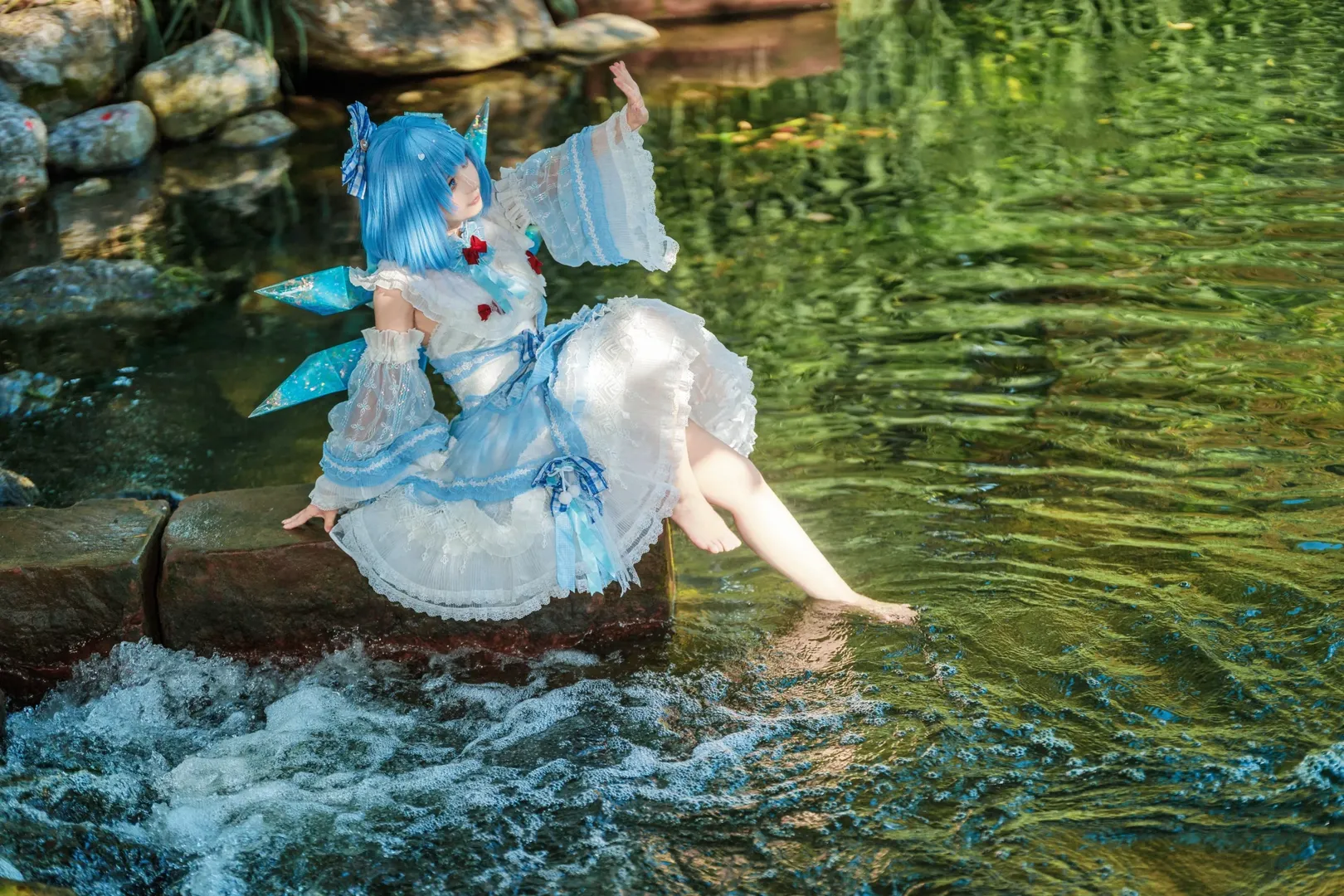 [Cirno cosplay] Touhou Project: The Ice Fairy, Summer Coolness by the Stream - Image 5