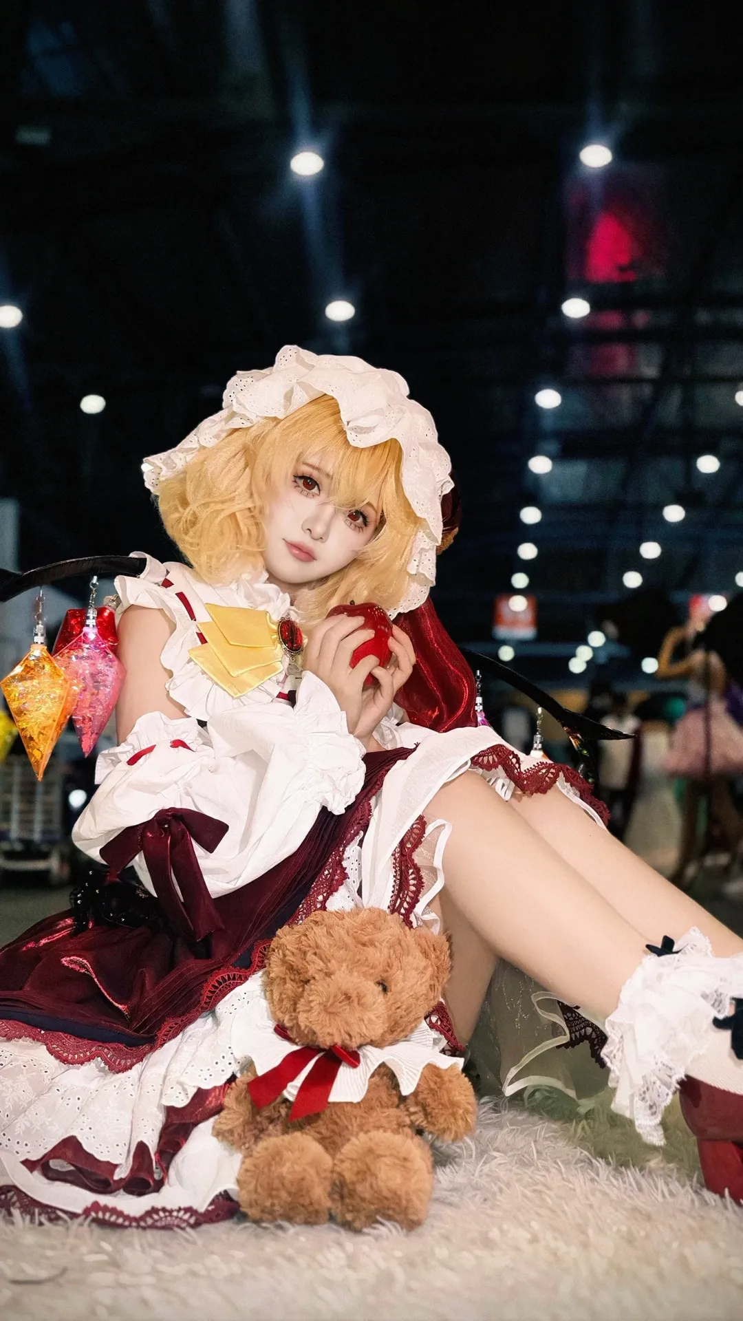 【芙兰朵露cos】东方project马尾被姐姐啃掉后的漫展场照