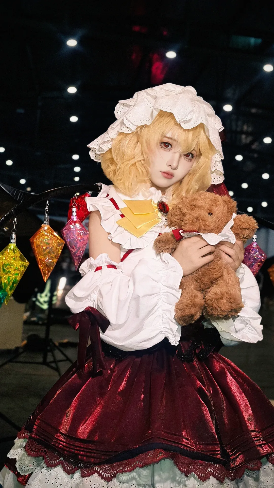 【芙兰朵露cos】东方project马尾被姐姐啃掉后的漫展场照 - 第 7 张
