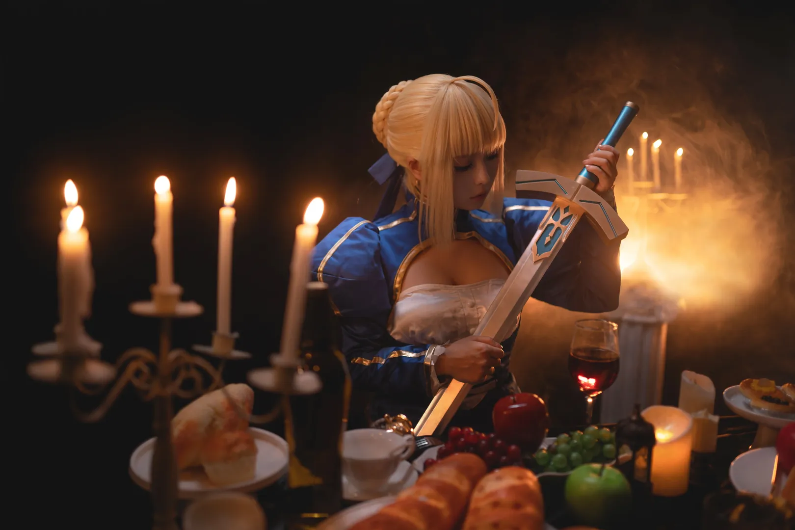 【Saber cos】Fate世界里暗色烛光下的骑士王宴会 - 第 4 张