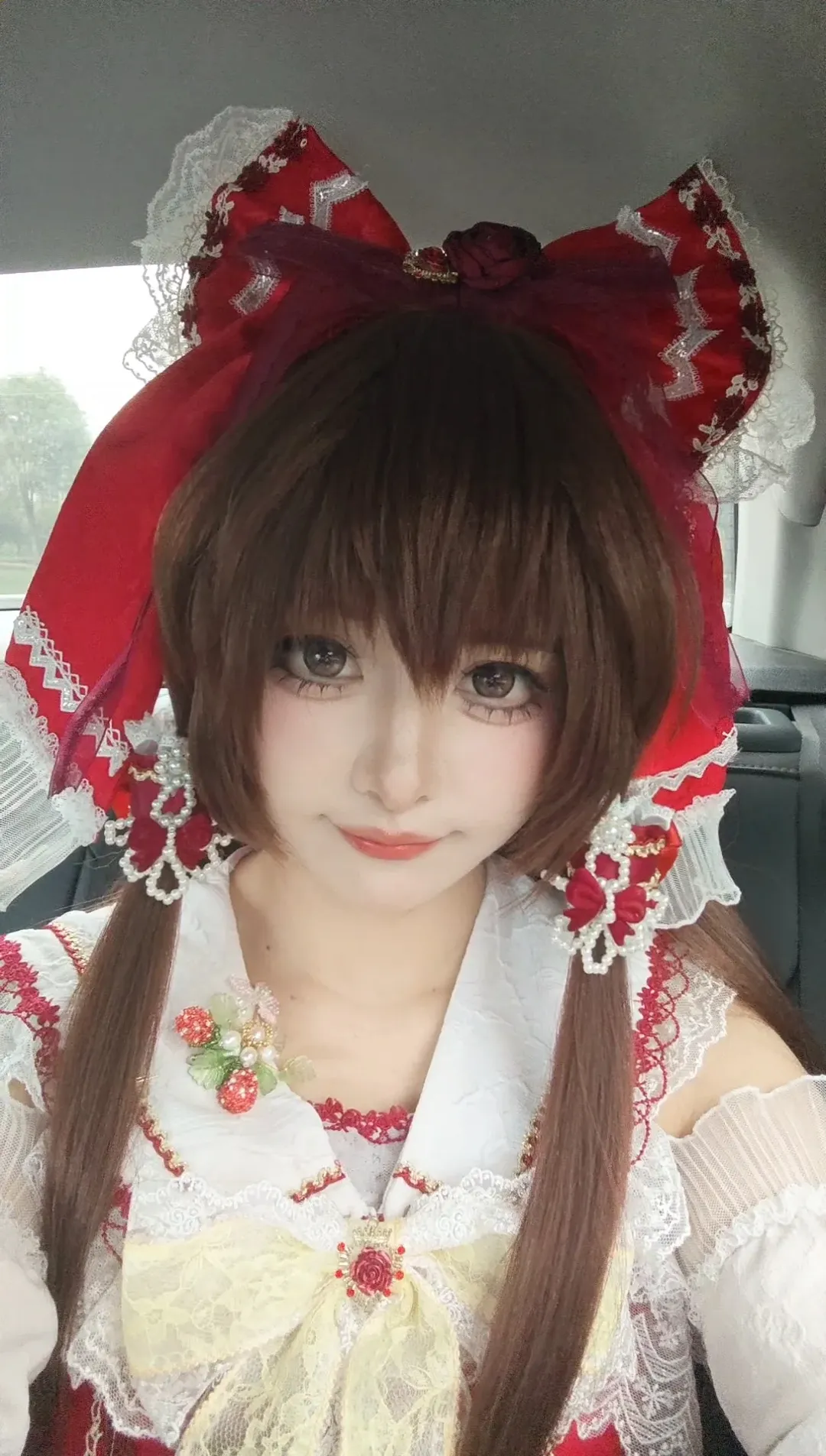 [Reimu Hakurei Cosplay] Touhou Project: Classic Red and White Styling Live stream Snaps - Image 1