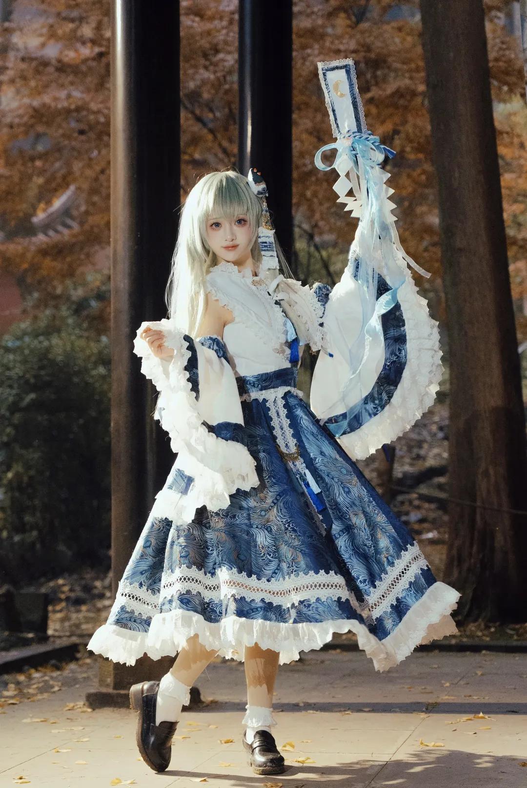 【东风谷早苗cos】秋日神社里那阵蓝白色的风