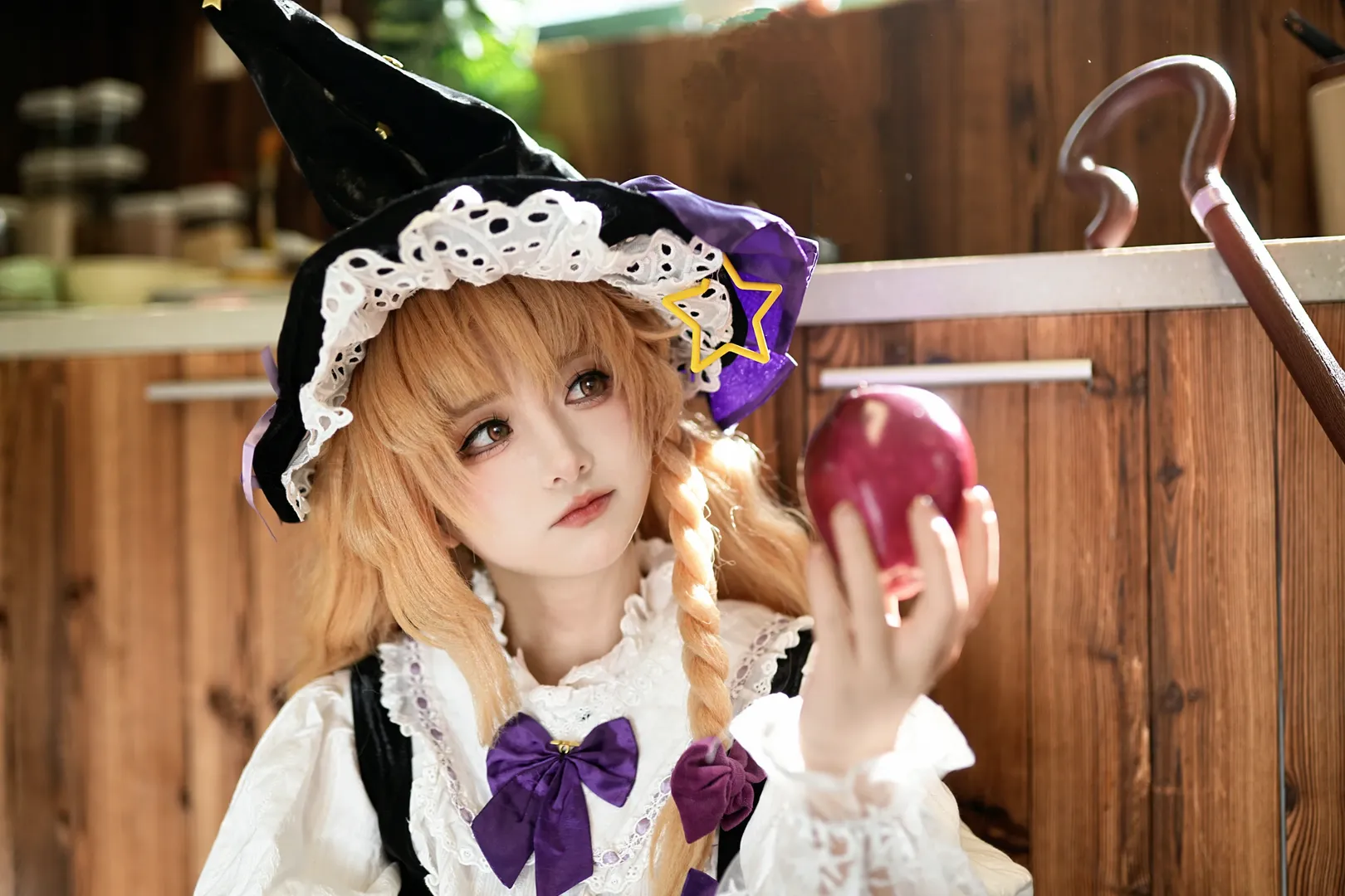 【雾雨魔理沙cos】东方Project里的魔法使，苹果与星星的趣味互动 - 第 2 张