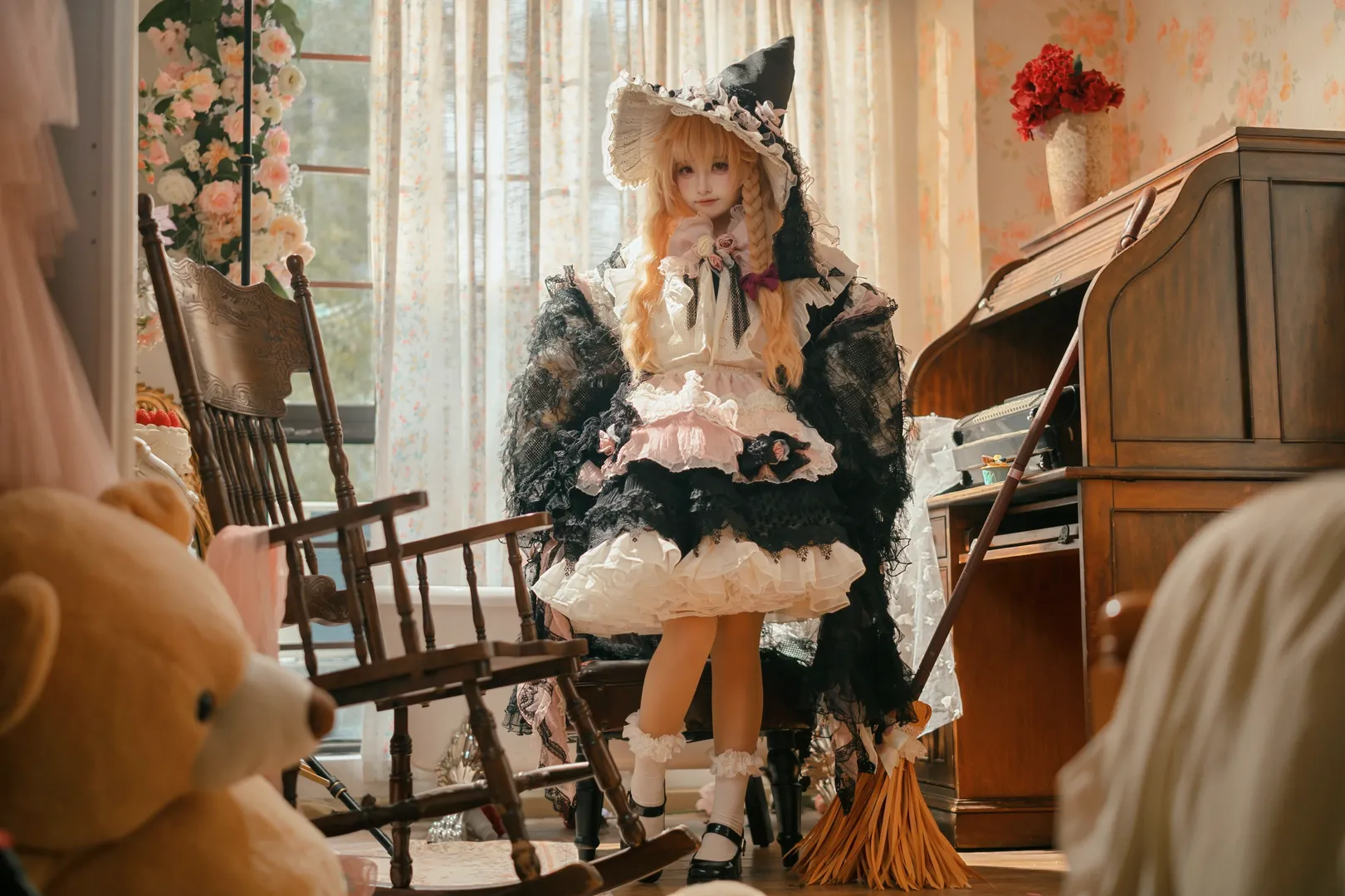【霧雨魔理沙 コスプレ】東方Projectの魔女、ホウキのもうひとつの使い方 - 2 枚目