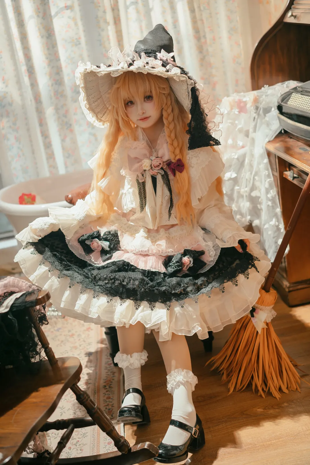 【霧雨魔理沙 コスプレ】東方Projectの魔女、ホウキのもうひとつの使い方 - 5 枚目