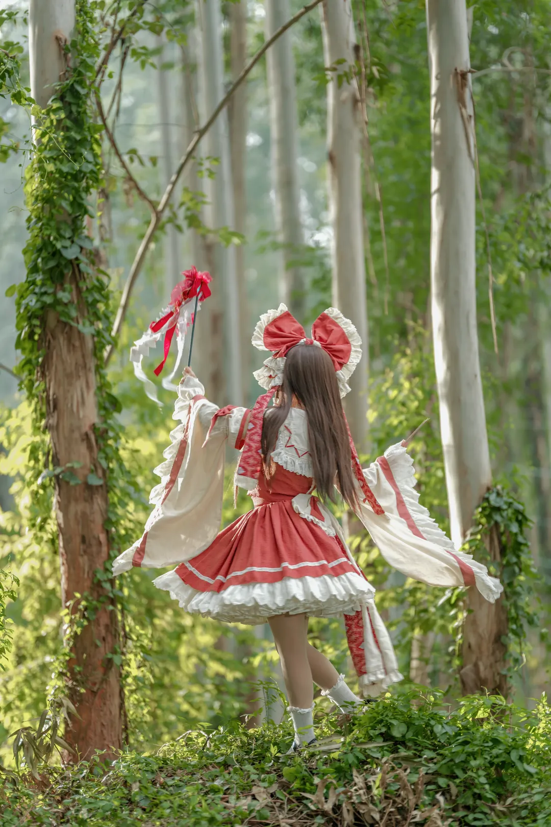 【博丽灵梦cos】林深见巫女，万绿丛中的那一抹红白 - 第 3 张
