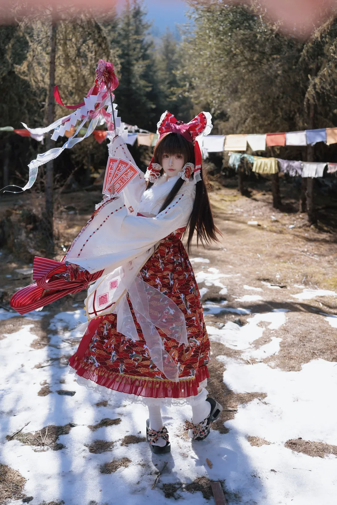 【博丽灵梦cos】冬日雪地巫女装出片分享