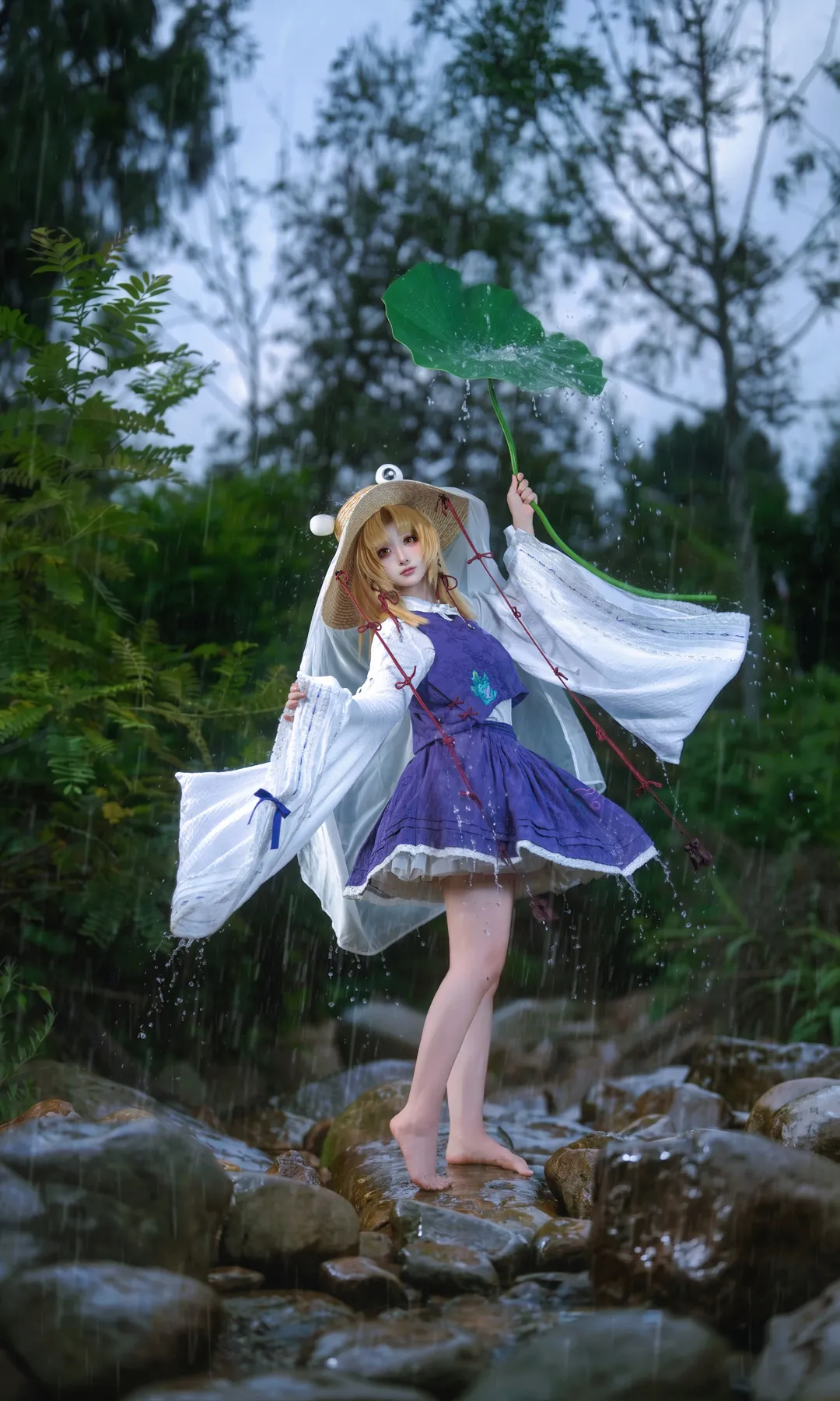 【洩矢诹访子cos】东方project的青蛙子，风雨中尽显自然灵动