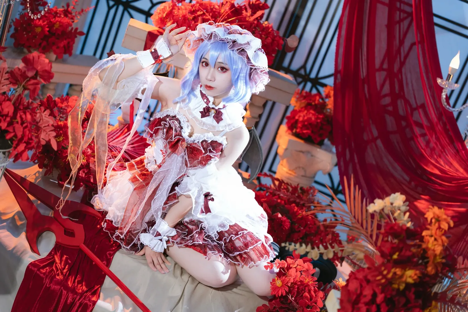 【蕾米莉亚cos】东方Project的暗夜女王，红白相间的哥特洋装 - 第 11 张