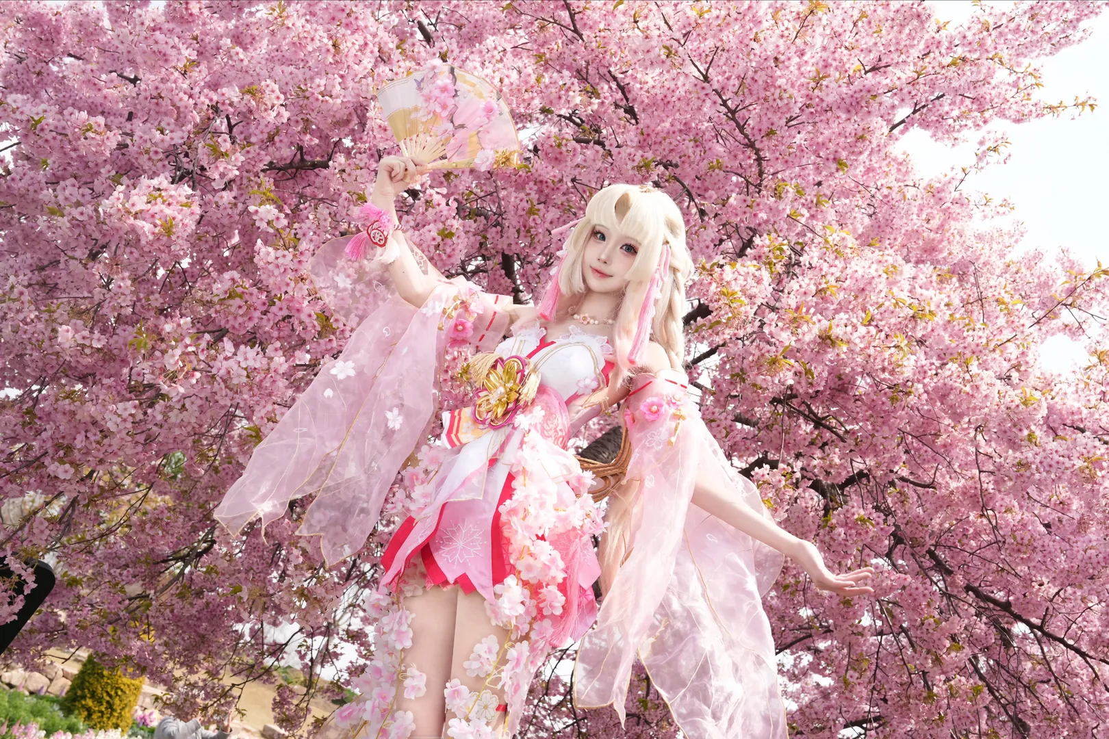 [Hu Tao cosplay] NARAKA: BLADEPOINT Cloud Sakura Celestial Maiden: A Complete Photoshoot Analysis Under Cherry Blossom Trees - Image 3