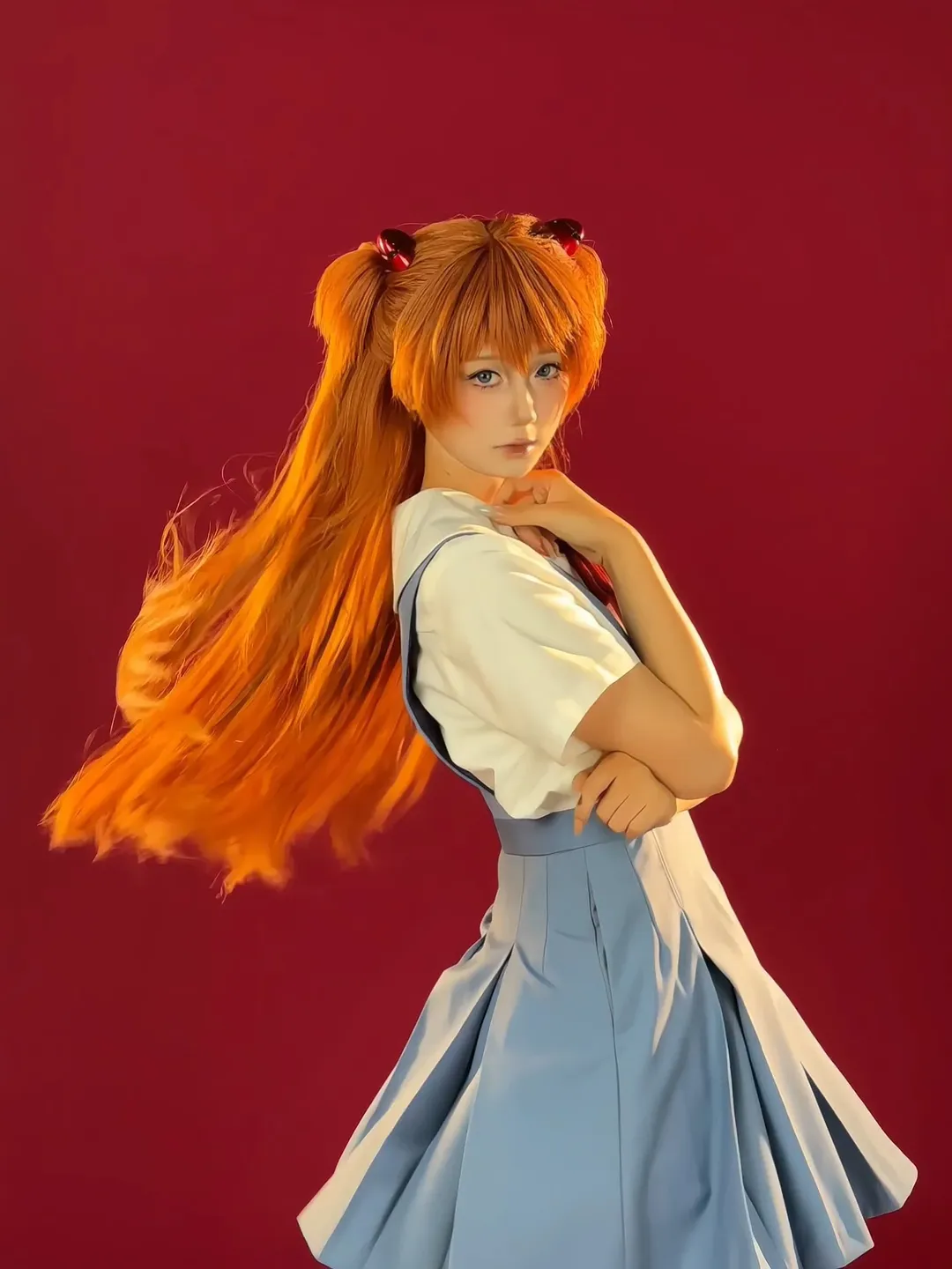 【アスカコスプレ】赤髪ツインテールと制服コーデに秘めた意地っぱりな表情 - 1 枚目