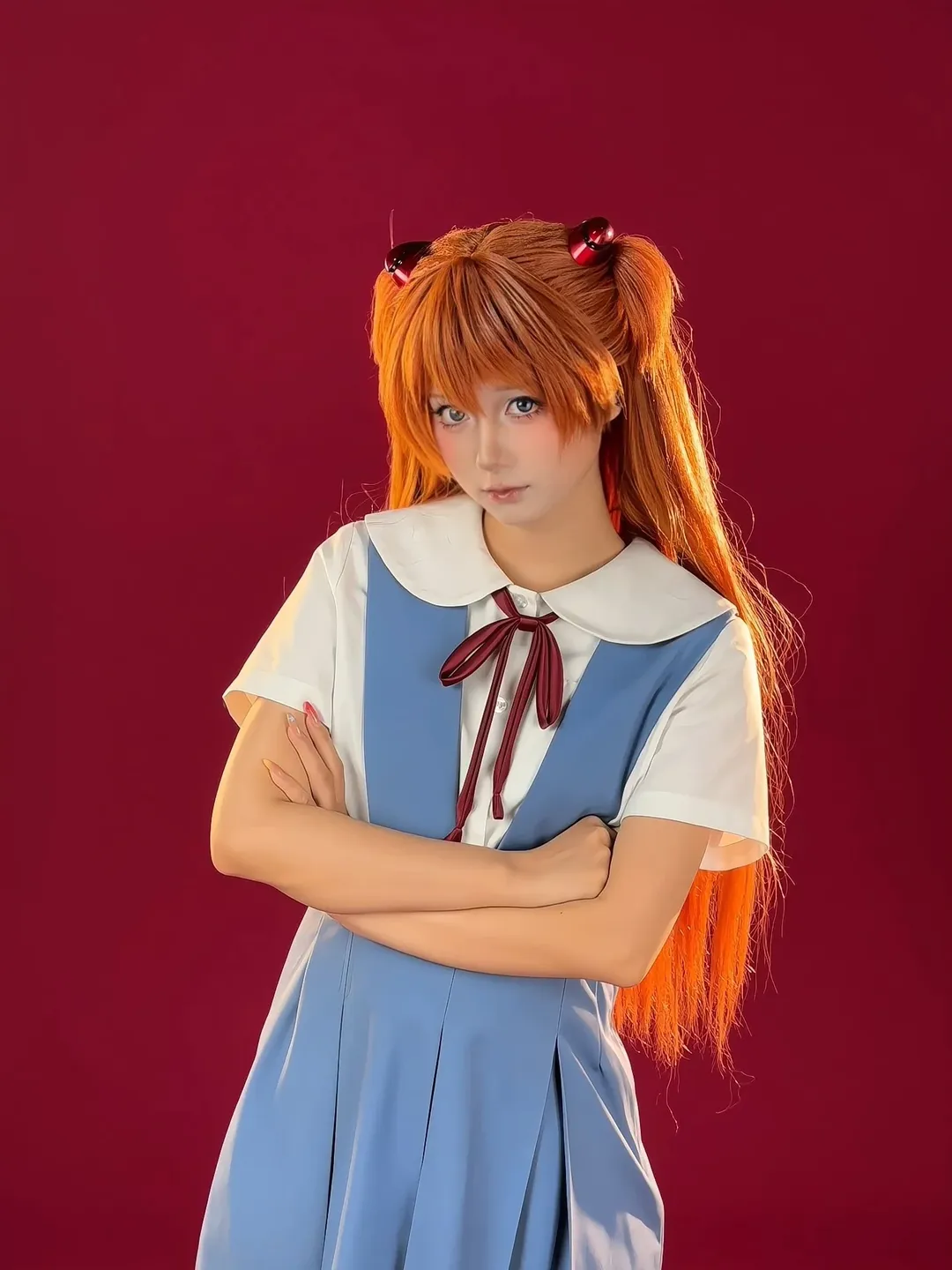 【明日香cos】红发双马尾校服下的倔强神态
