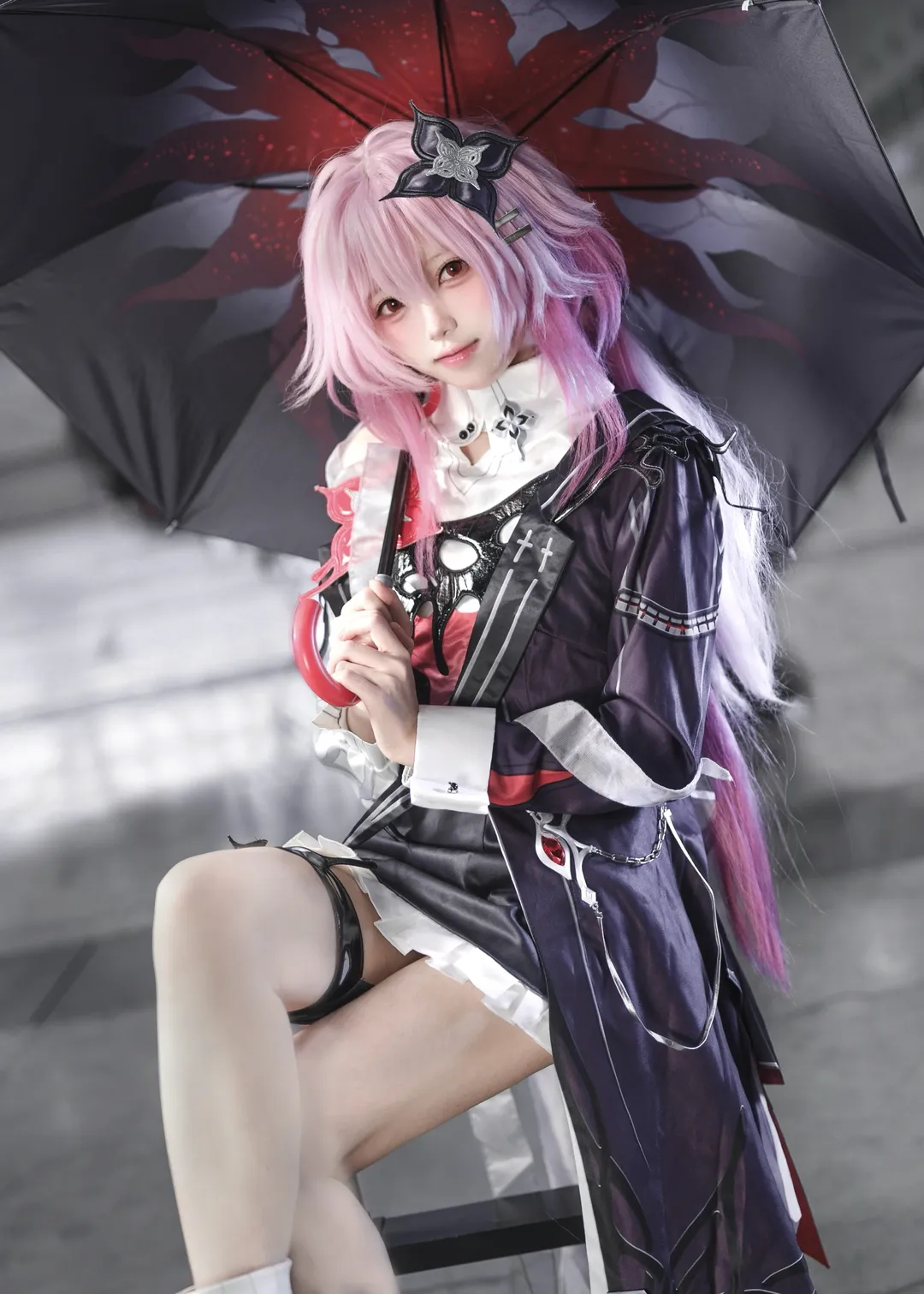 【Evernight Cosplay】Shadows and Red Umbrella in Honkai: Star Rail - Image 1