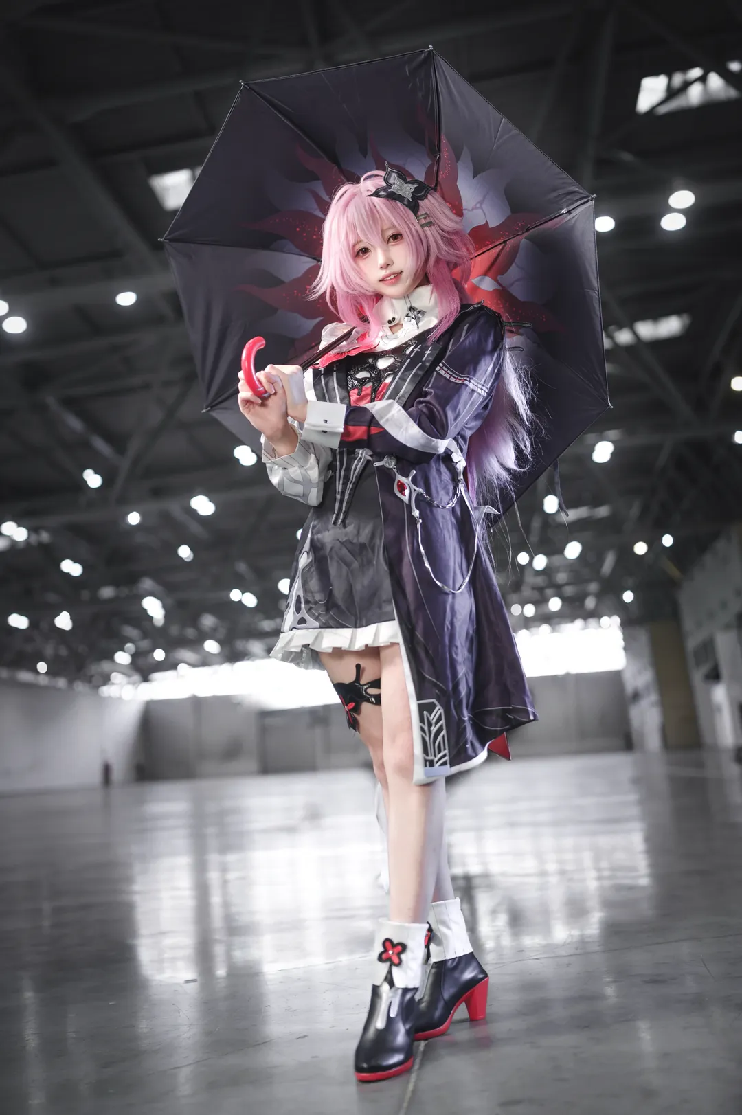 【Evernight Cosplay】Shadows and Red Umbrella in Honkai: Star Rail - Image 3