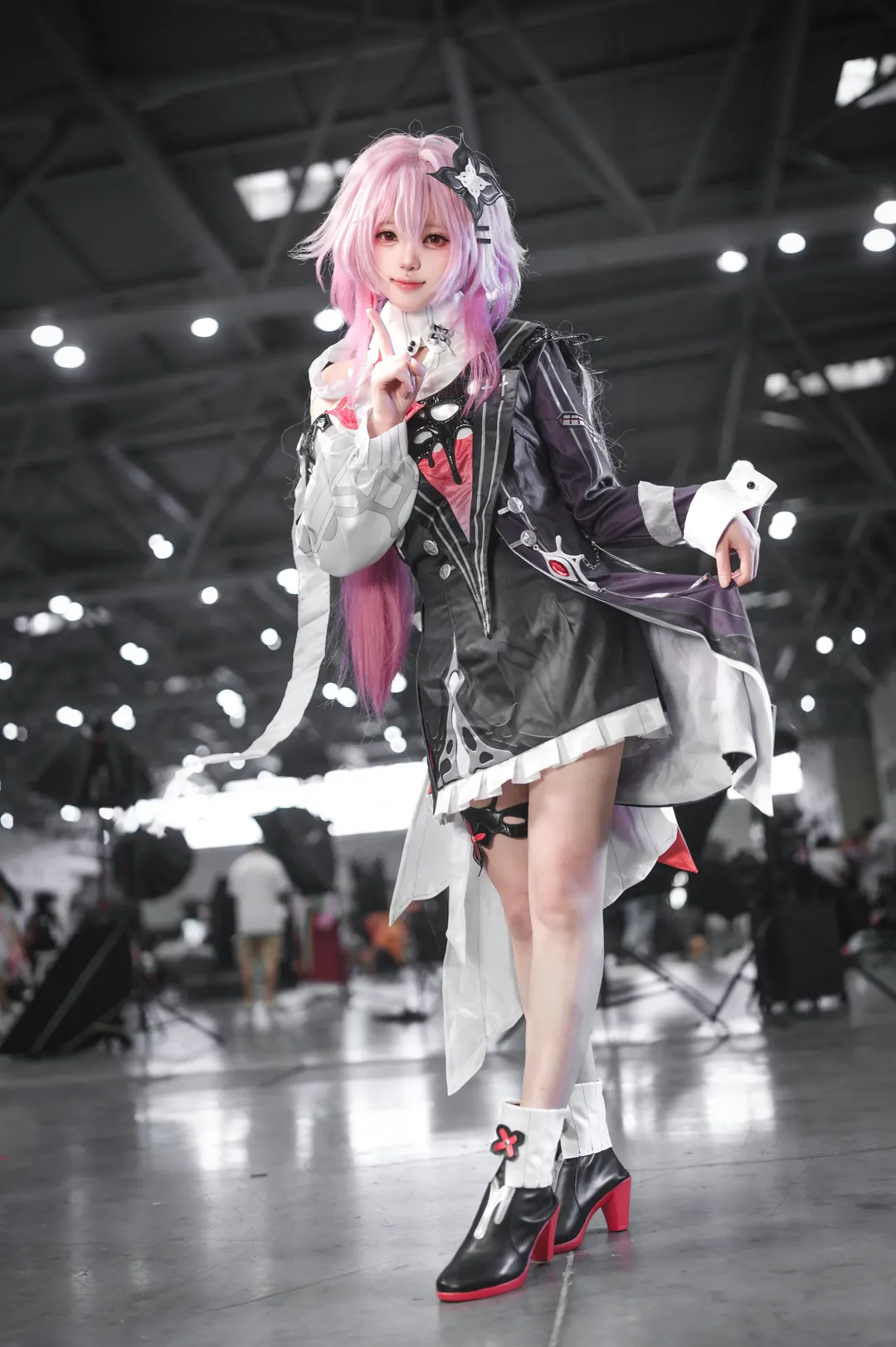 【Evernight Cosplay】Shadows and Red Umbrella in Honkai: Star Rail - Image 4
