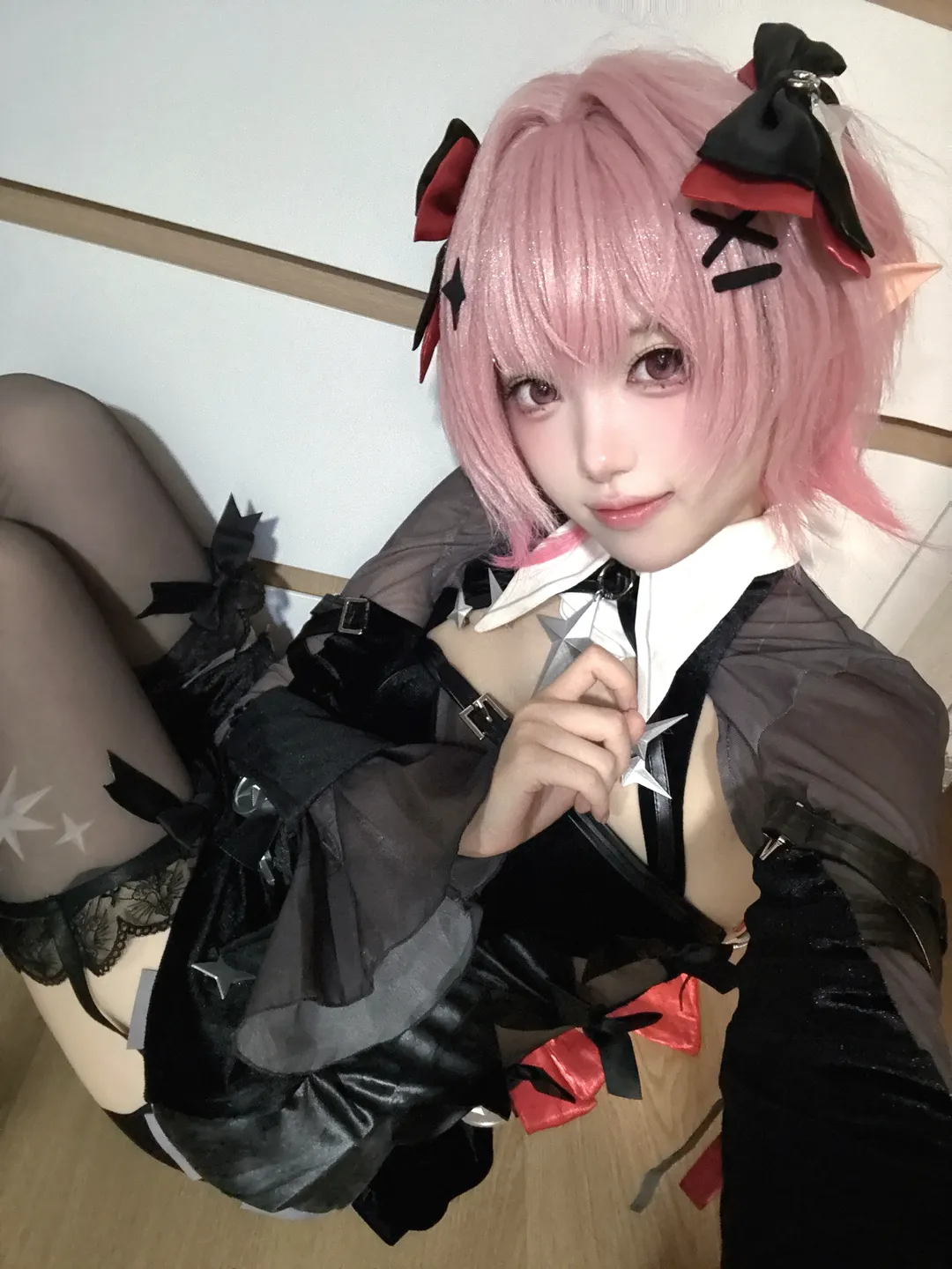 【蕾米埃尔cos】绝区零里的粉红天使，捕捉到的俏皮瞬间