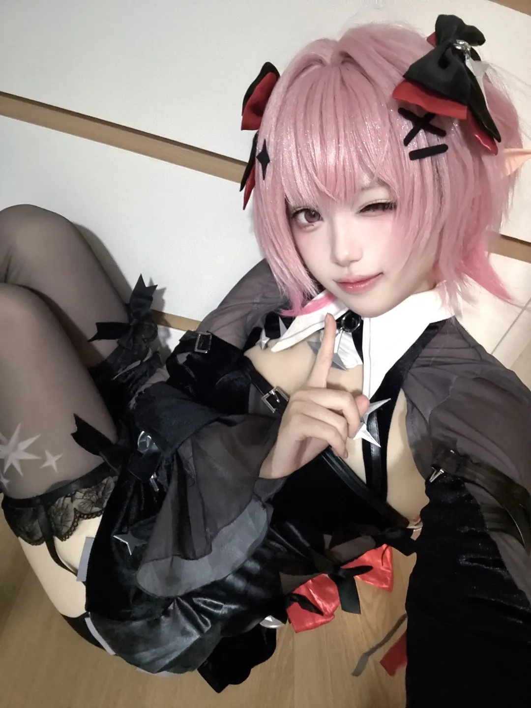 【蕾米埃尔cos】绝区零里的粉红天使，捕捉到的俏皮瞬间 - 第 2 张