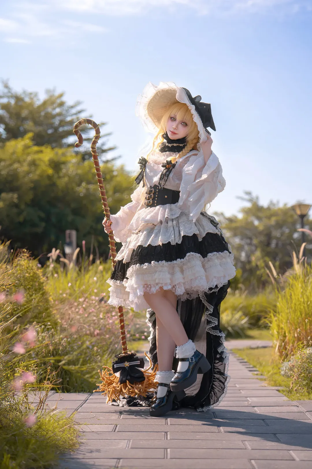 【雾雨魔理沙cos】东方project，在灿烂阳光下打卡黑白魔女装