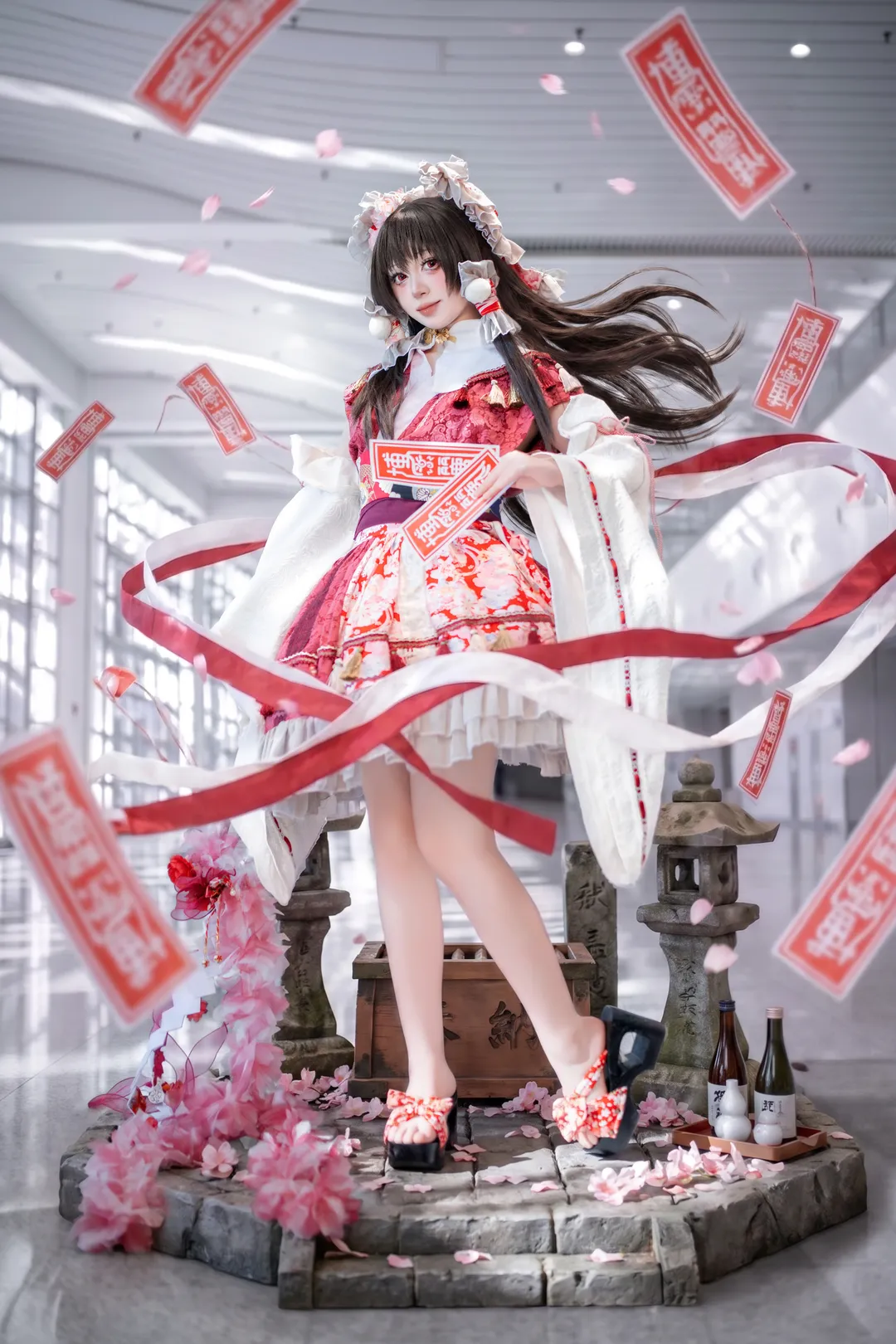 【博丽灵梦cos】东方Project的红色巫女与飞舞符咒