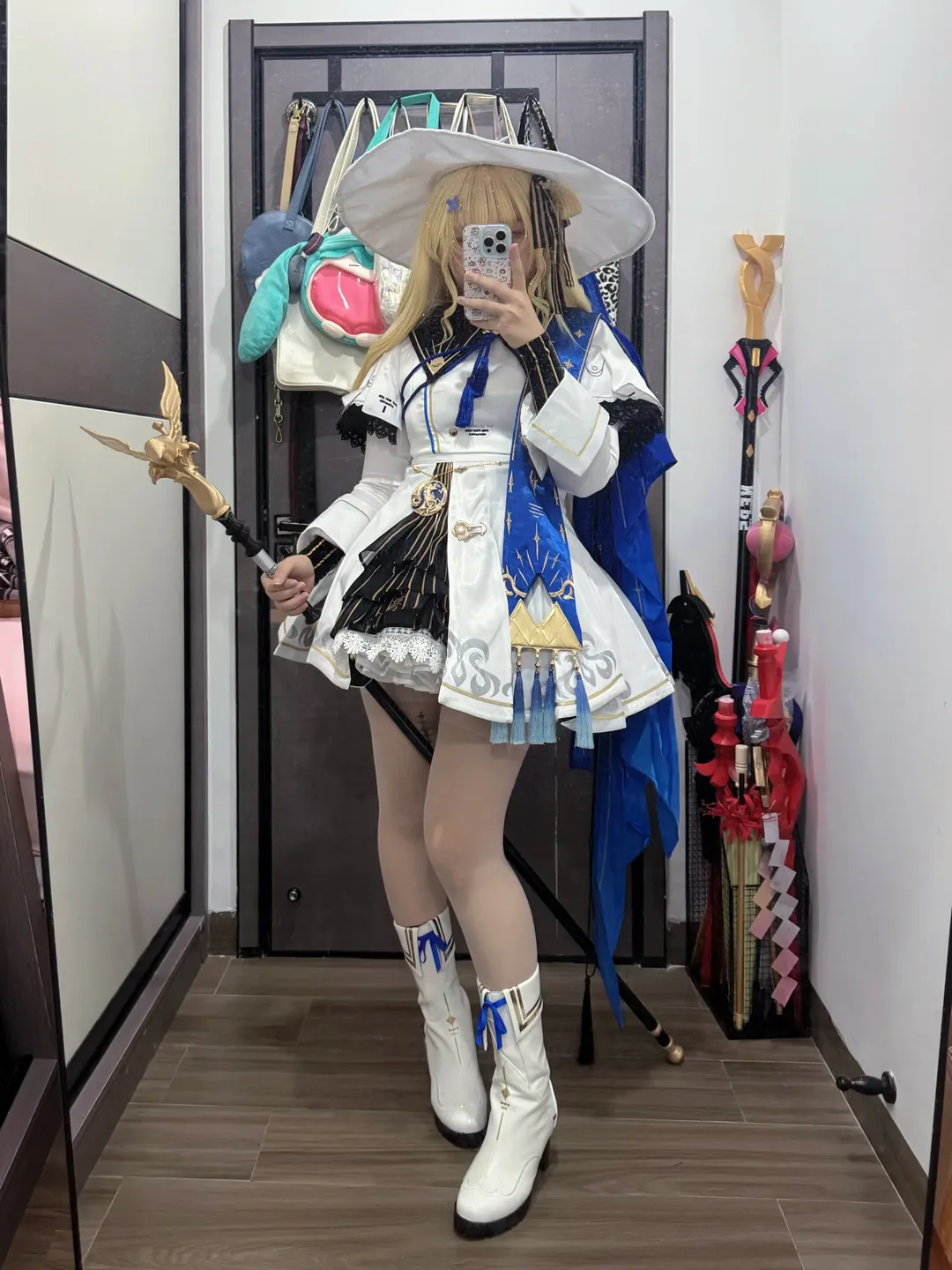 【菲比cos】鸣潮试衣，终于穿上这套白蓝配色的法杖少女装 - 第 1 张