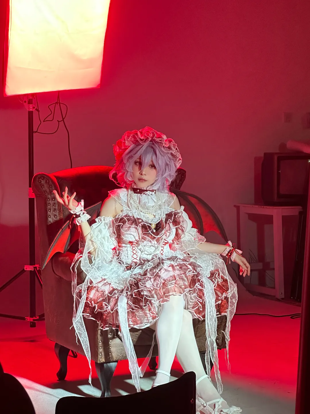 【蕾米莉亚cos】东方project里的红魔馆恶魔，红白洋装红翼呈现