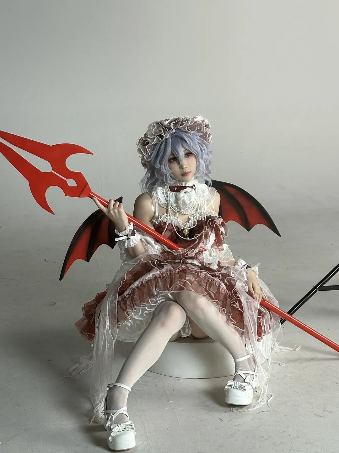 【レミリアコスプレ】『東方Project』の紅魔館の悪魔、紅白の洋装と紅き翼の表現 - 4 枚目