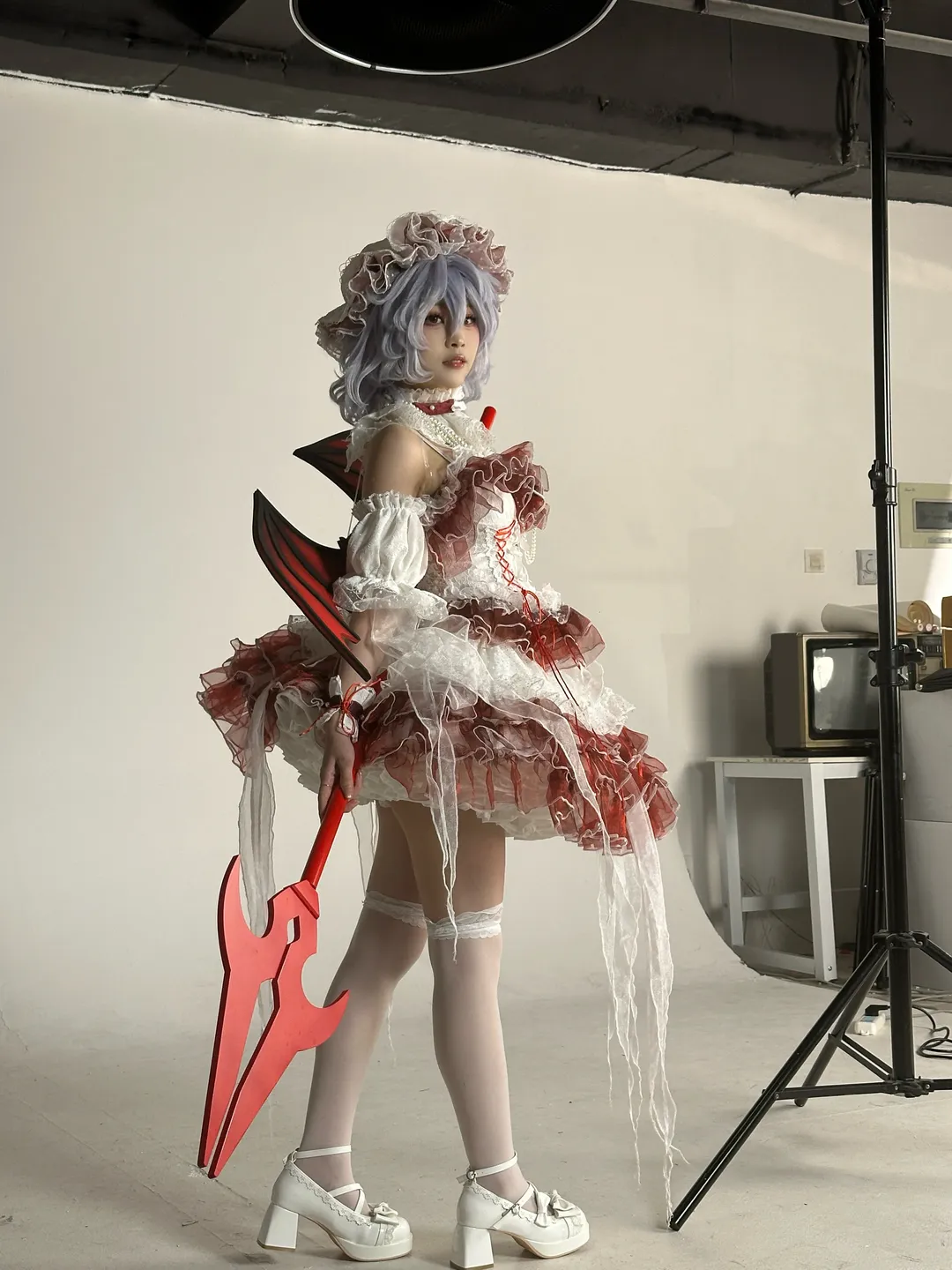 【レミリアコスプレ】『東方Project』の紅魔館の悪魔、紅白の洋装と紅き翼の表現 - 5 枚目
