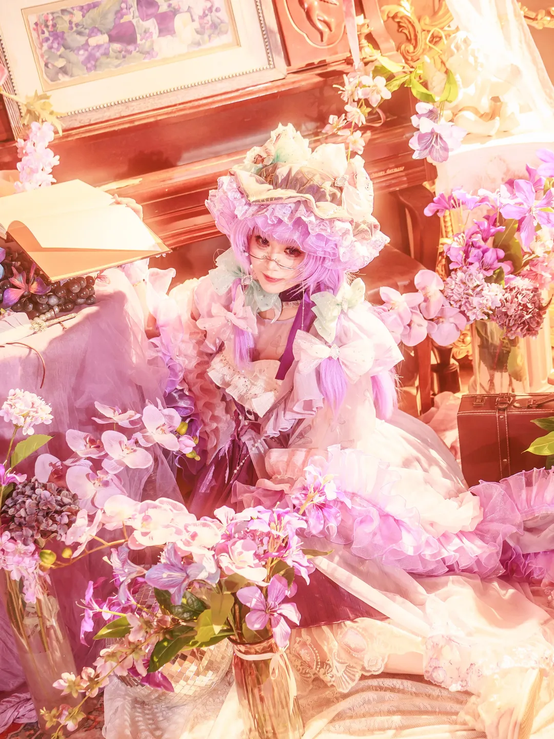 【帕秋莉cos】东方Project梦幻紫藤花下的静谧时光 - 第 1 张