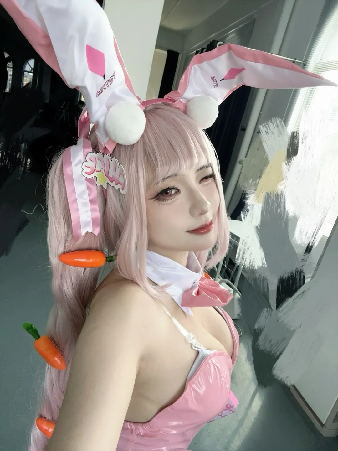 [NIKKE: Goddess of Victory cosplay] Pink-Haired Bunny Girl Look & Carrot Prop Studio Shooting Log - Image 2