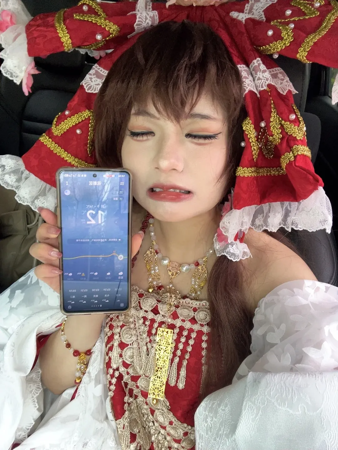 【博丽灵梦cos】冻得发抖也要坚持巡逻 - 第 1 张