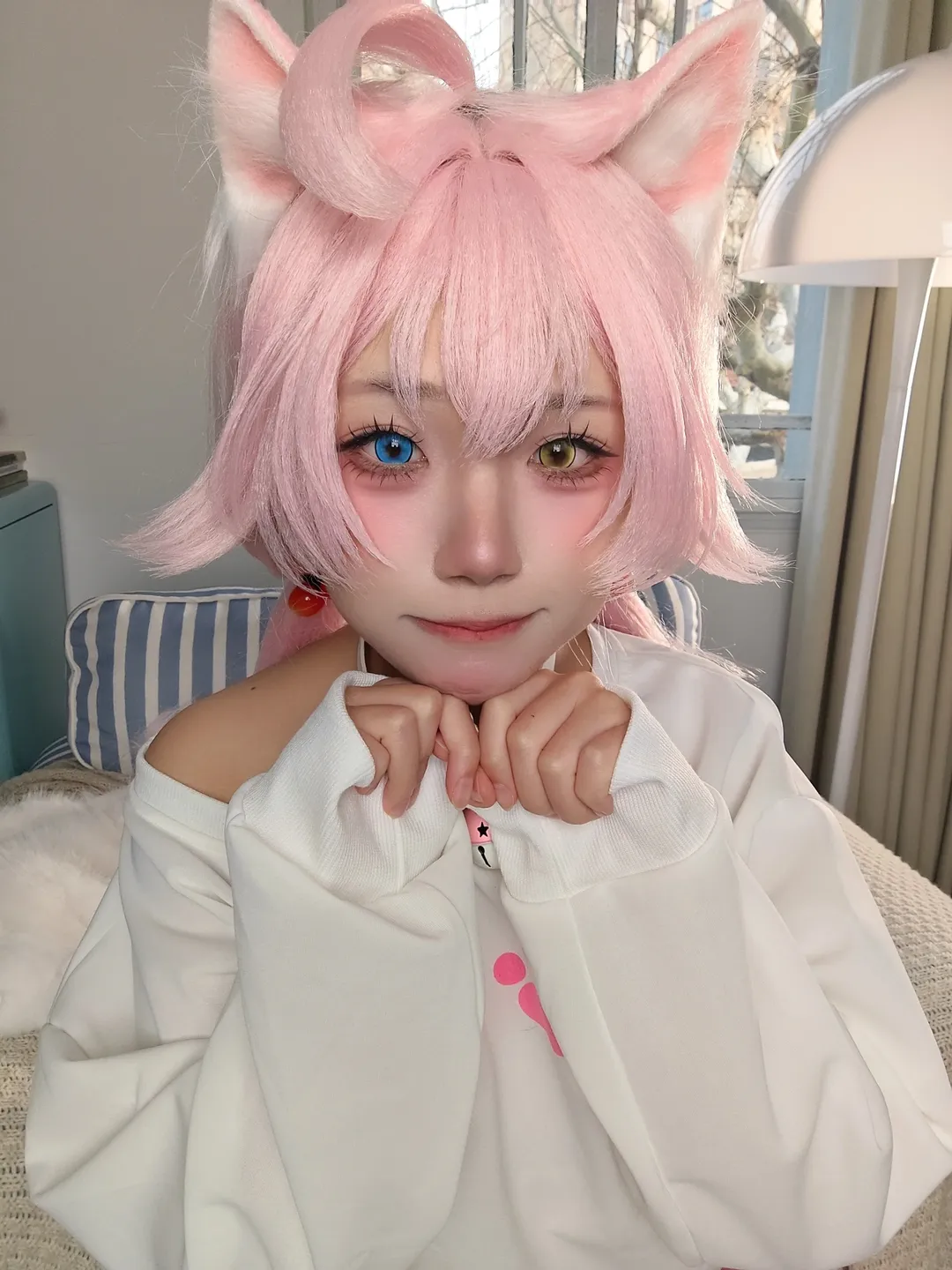 【小鳥遊星野cos】慵懶陽光下的居家感，粉色貓貓來敲門 - 第 3 張